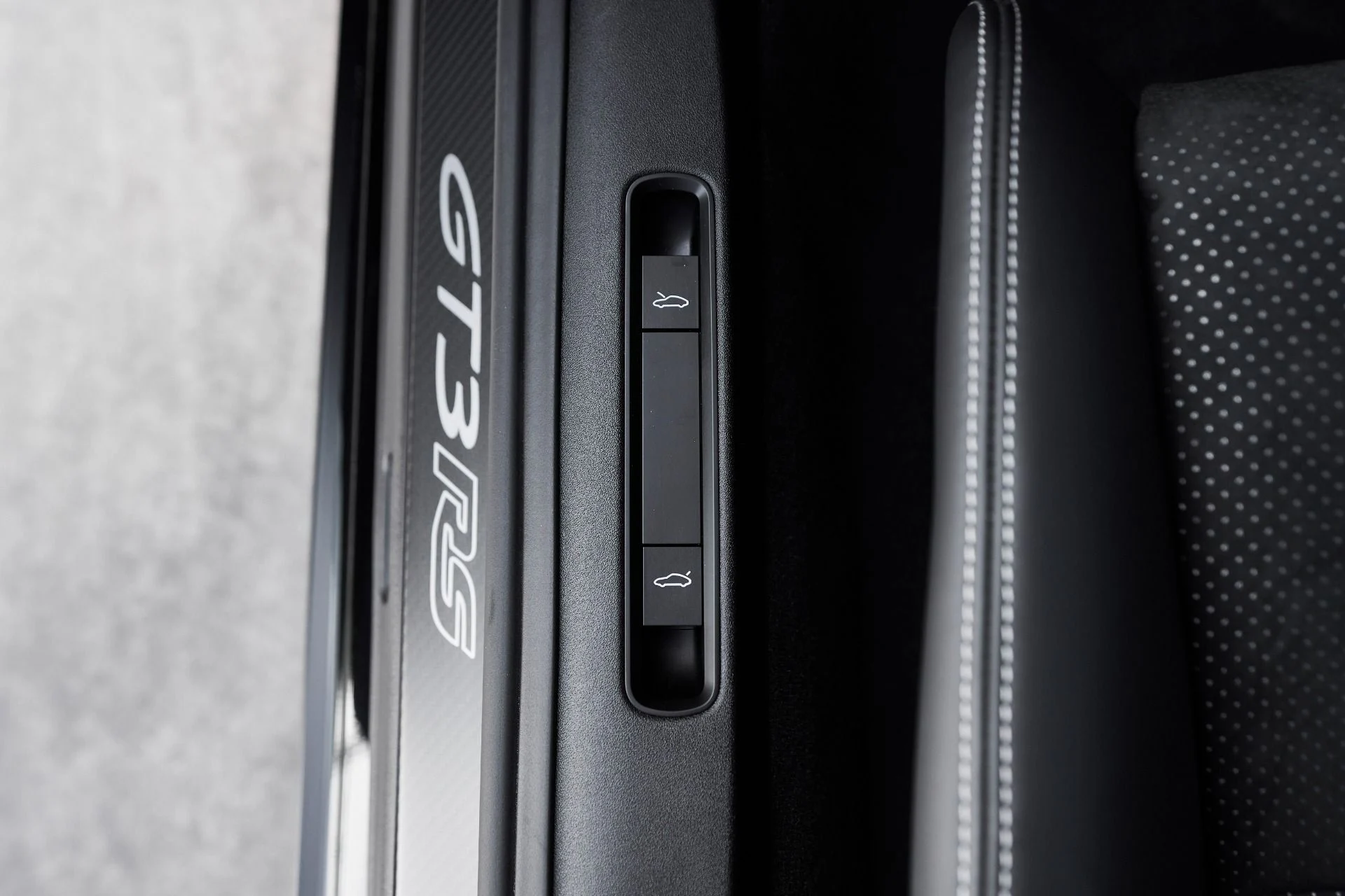 mph039_2508588776_Used_2025_Porsche_911_GT_3_RS_1762914479_69f3cfcfd1