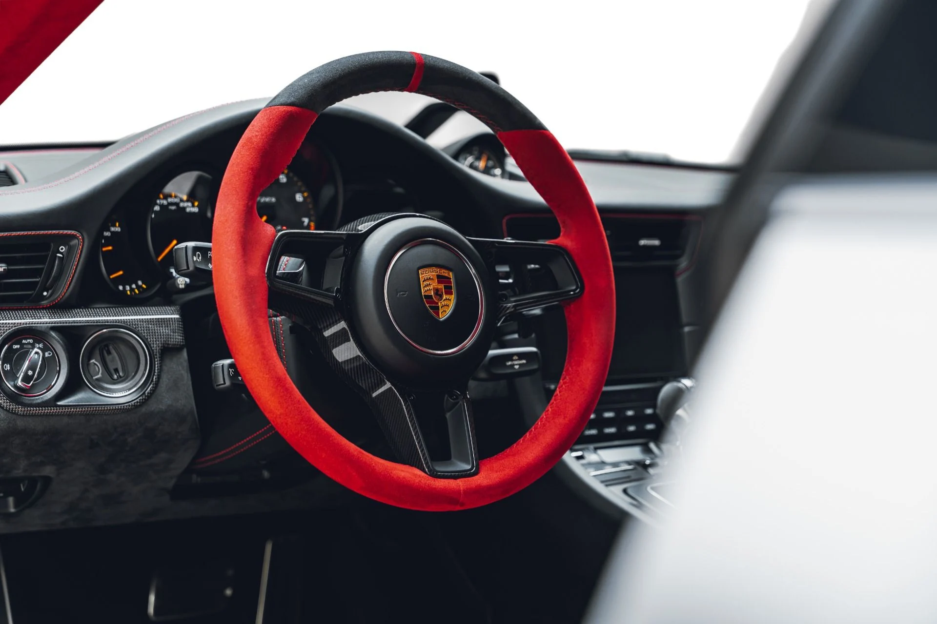 mph039_2514757096_Used_2018_Porsche_911_GT_2_RS_1782090292_3a8af00035