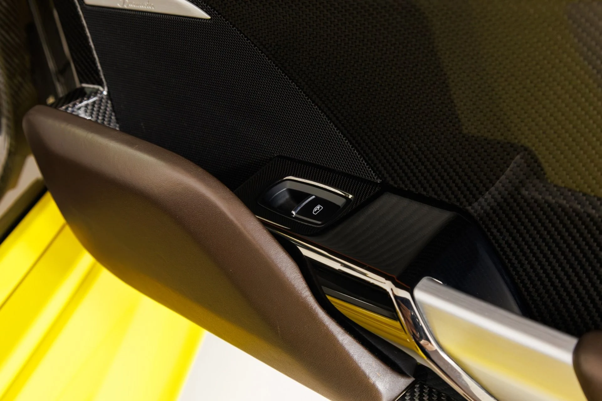mph039_253222766_Used_2015_Porsche_918_Spyder_1789427633_2c1f5802fa