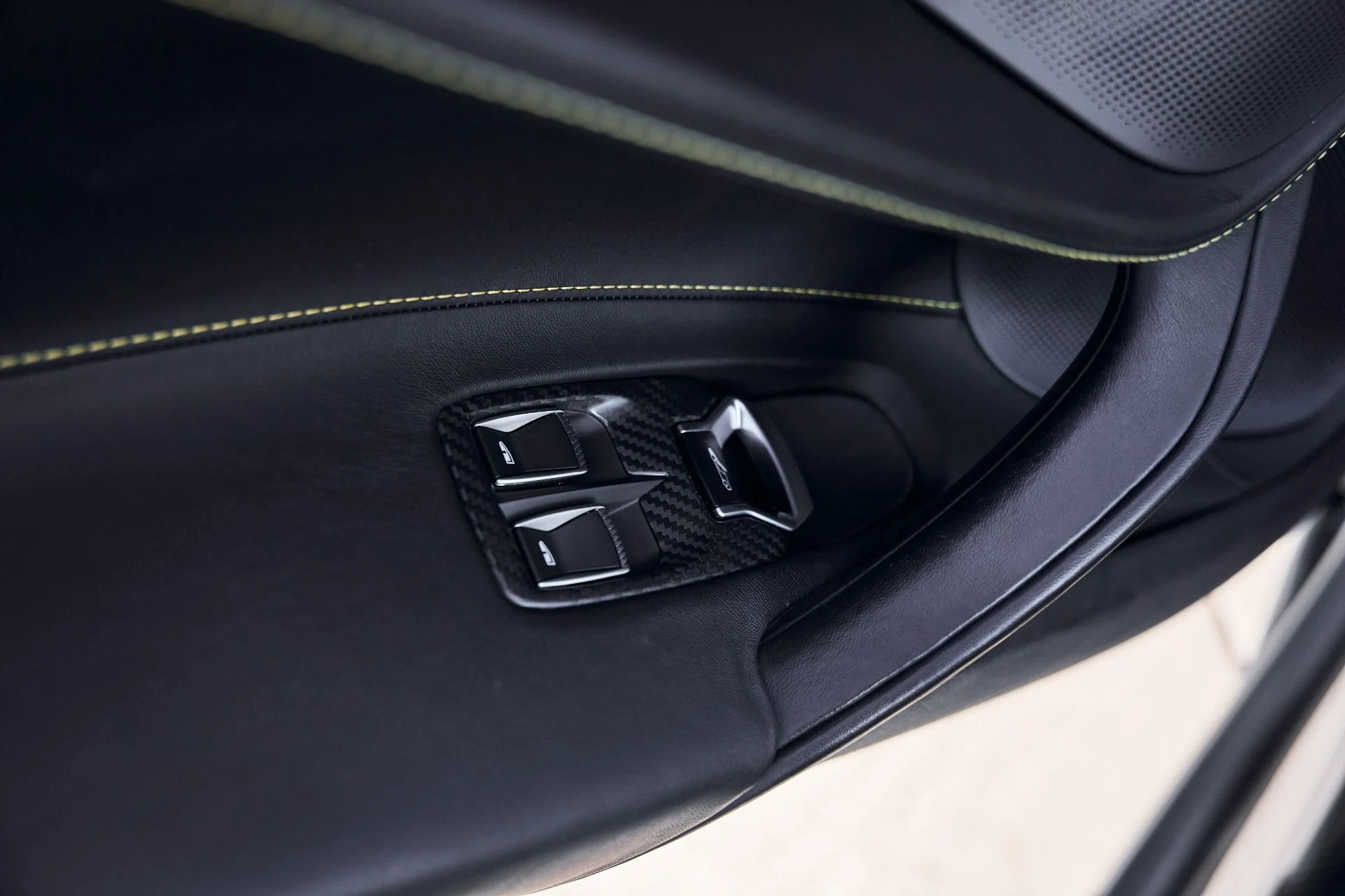 mph039_2545313328_Used_2022_Mc_Laren_720_S_1768962252_5c753ea394