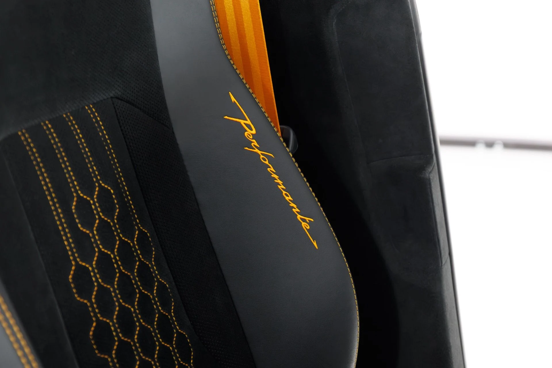 mph039_2551078670_Used_2024_Lamborghini_Urus_Performante_1780601139_549951df93