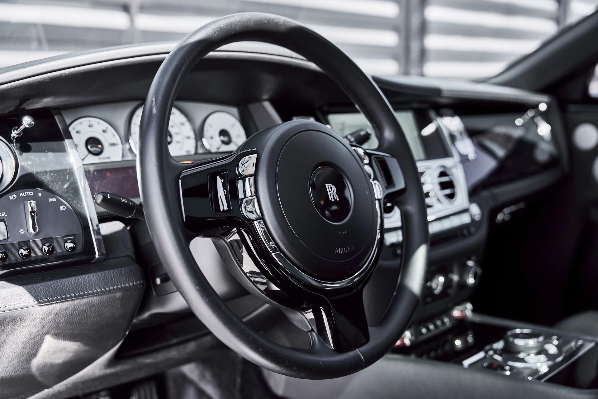 mph039_2566254785_Used_2014_Rolls_Royce_Ghost_Base_1781025987_7b215afd5b