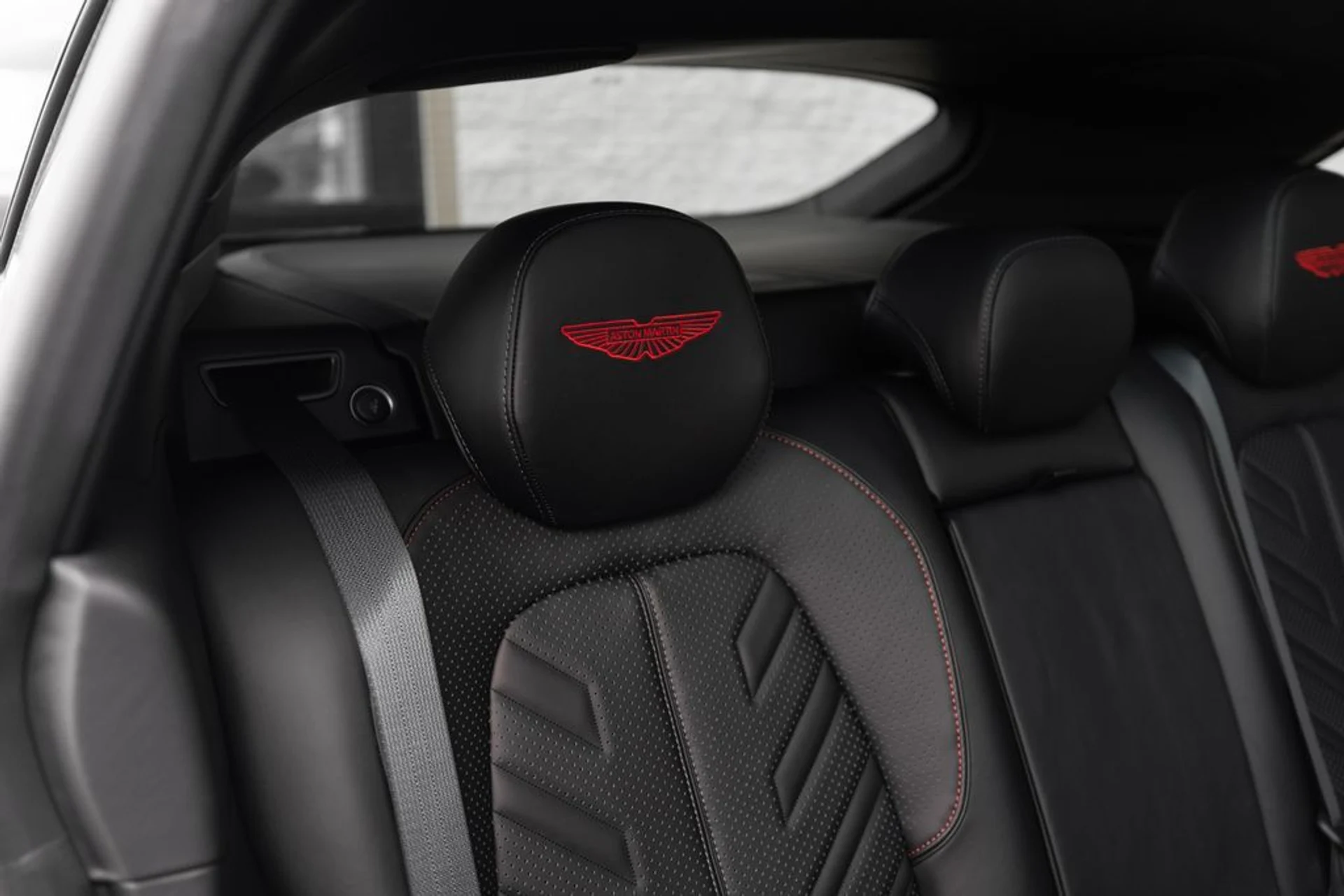 mph039_2568101852_012073899cbe919f61d78026fc020097x_152d51d936