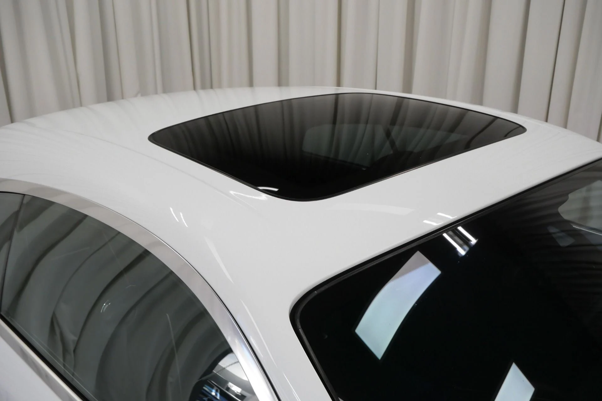 mph039_2578531587_Used_2016_Rolls_Royce_Wraith_The_Wraith_Package_Canadel_Paneling_Driver_Assistance_3_1764606909_9ddaea9155