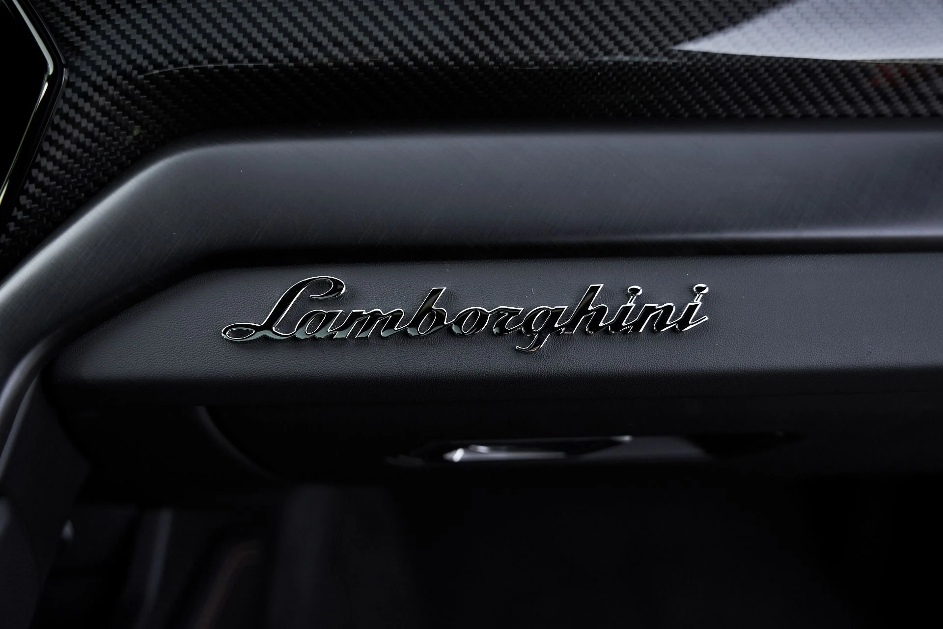 mph039_2579661366_Used_2022_Lamborghini_Urus_1766457408_ca0a029ef2