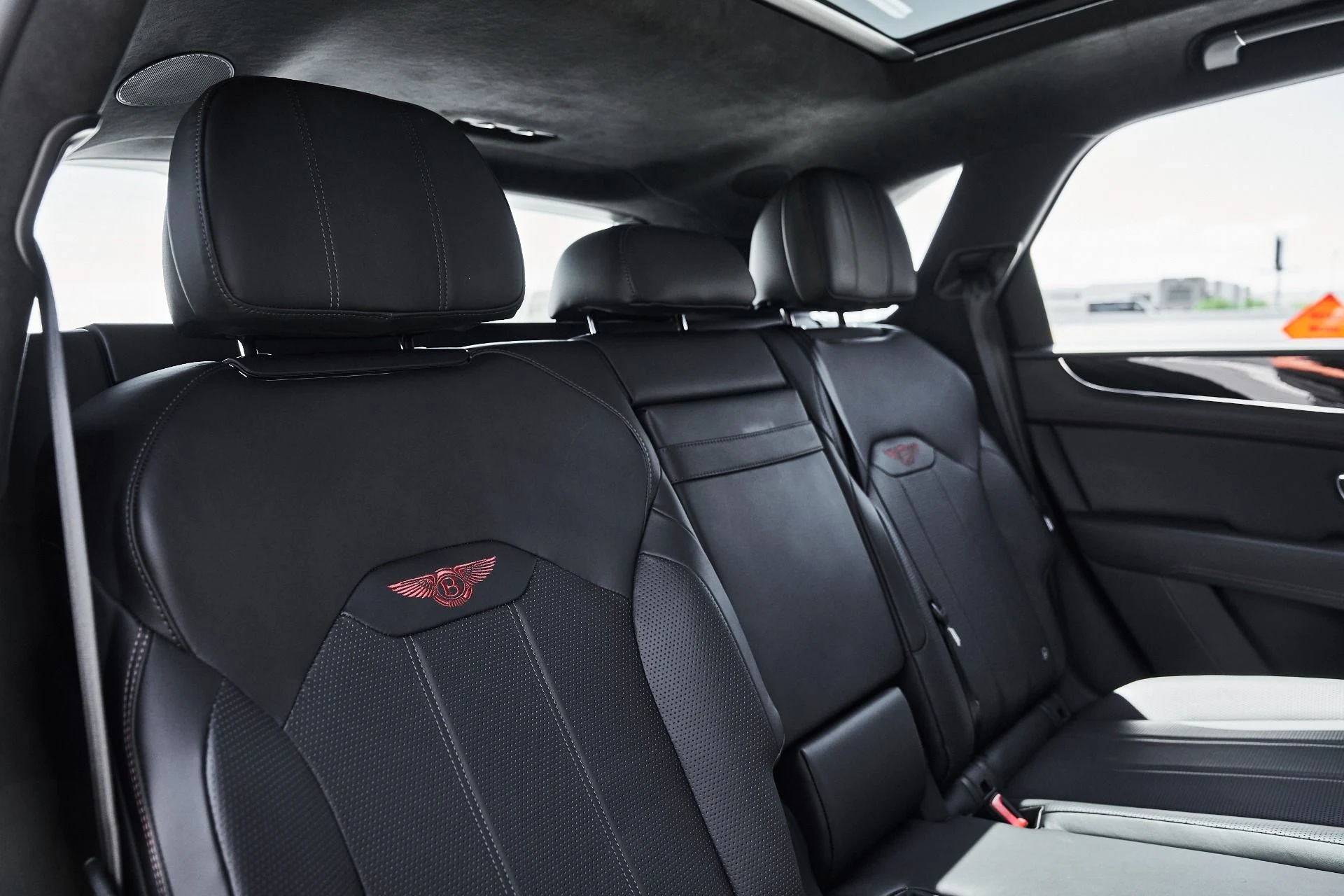mph039_2591943977_Used_2021_Bentley_Bentayga_V8_1781574975_c2e479907b