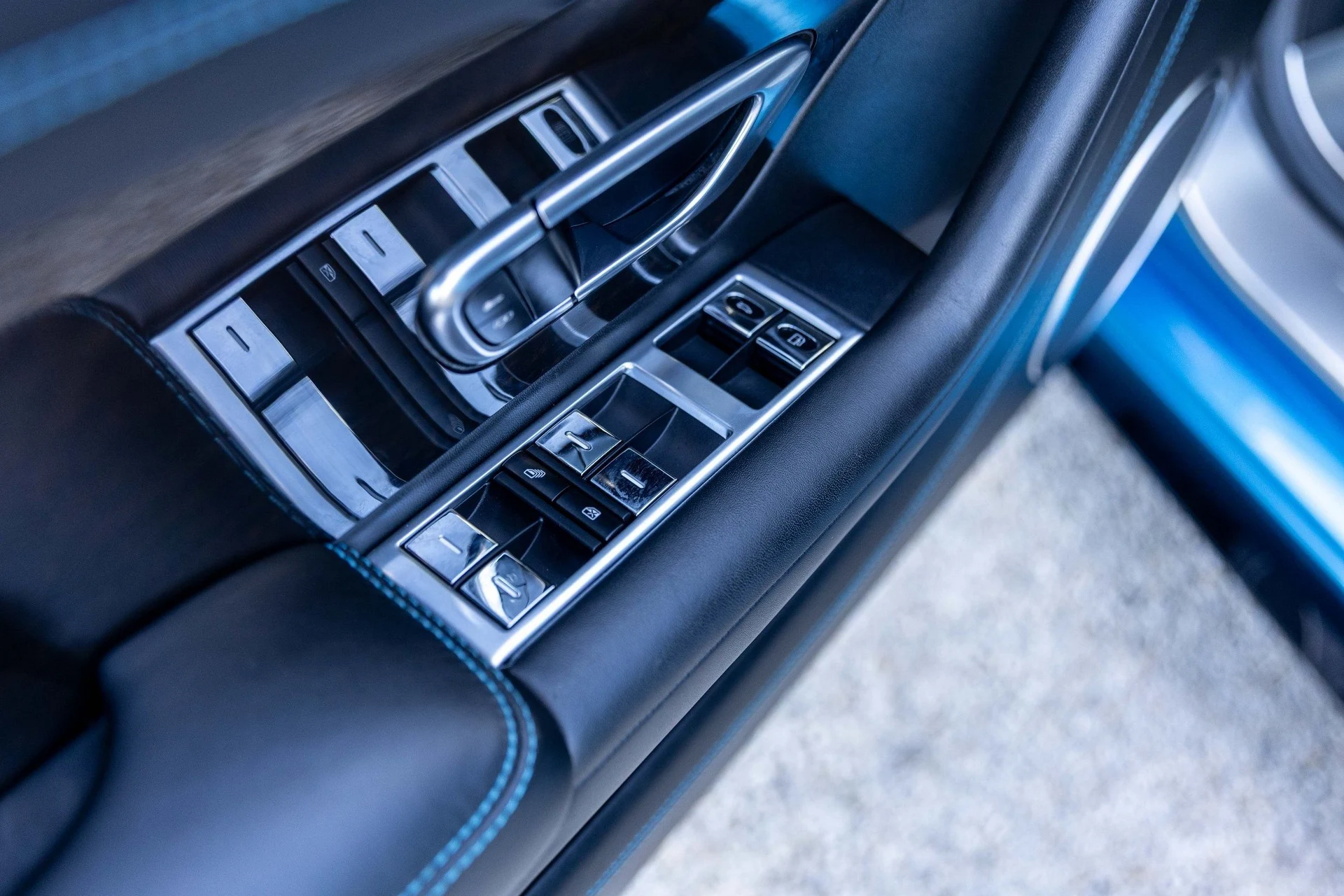 mph039_2595816412_Hi_Tech_Luxury_Imports_LLC_SCBFH_7_ZA_7_GC_054737_image_39_781accbe17
