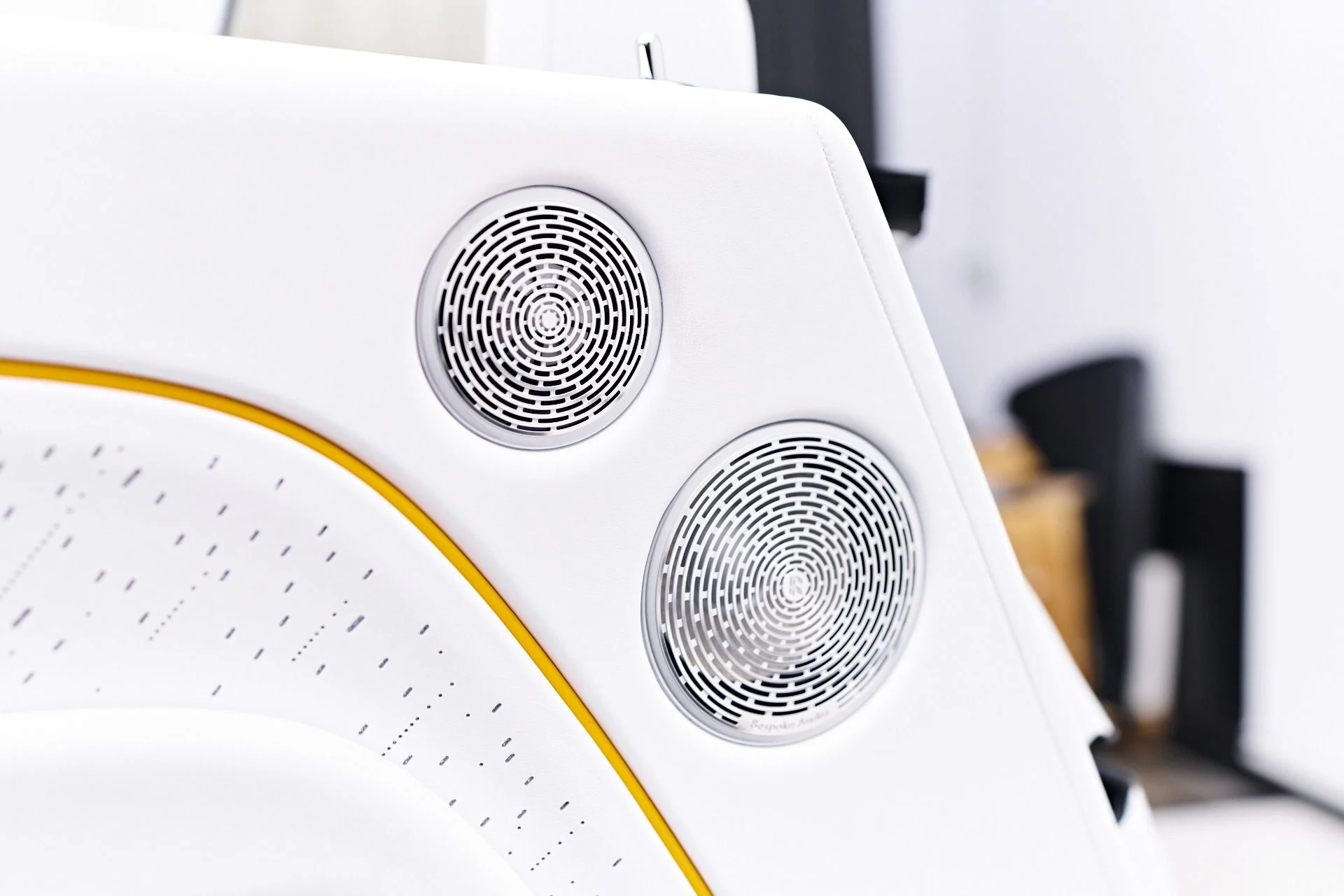 mph039_2596427139_Used_2025_Rolls_Royce_Spectre_Base_1753213338_df6f0959ef