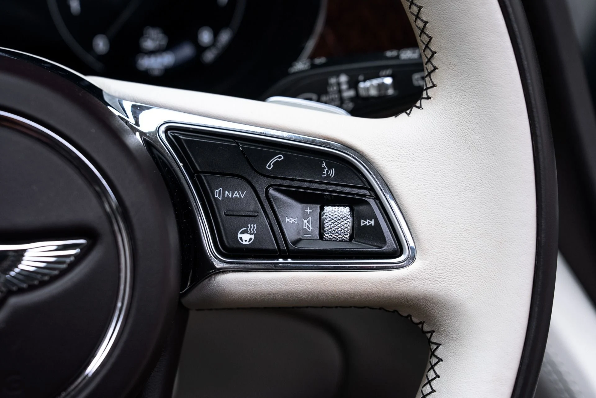 mph039_2607702467_Used_2021_Bentley_Bentayga_V8_1774990436_e6252b7c3d