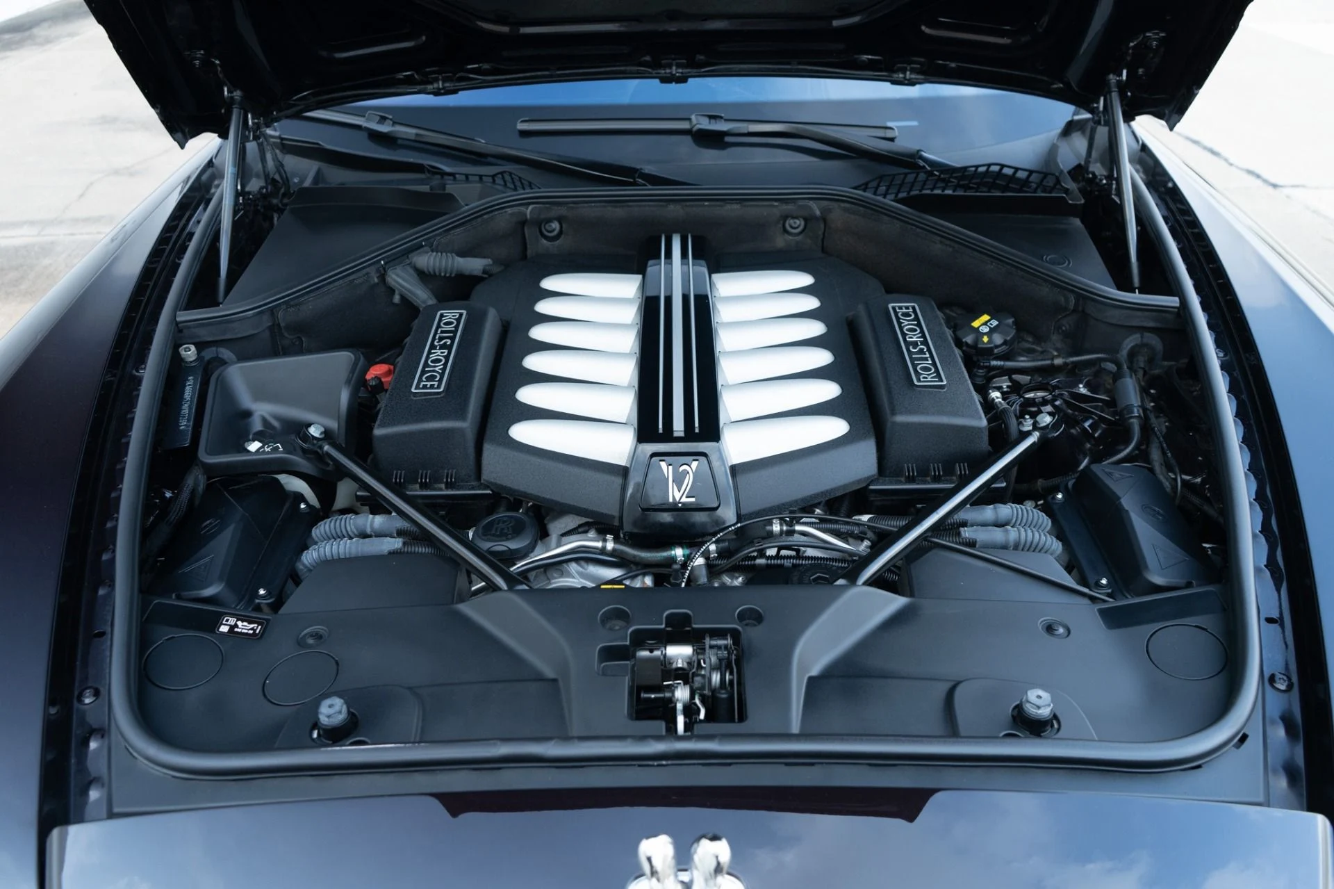 mph039_2616219331_Used_2017_Rolls_Royce_Dawn_1771784248_cba7deb481