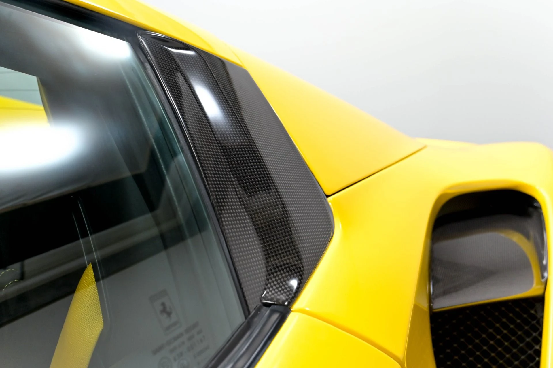 mph039_2620382552_Used_2017_Ferrari_488_Spider_1782250763_0018679bbb