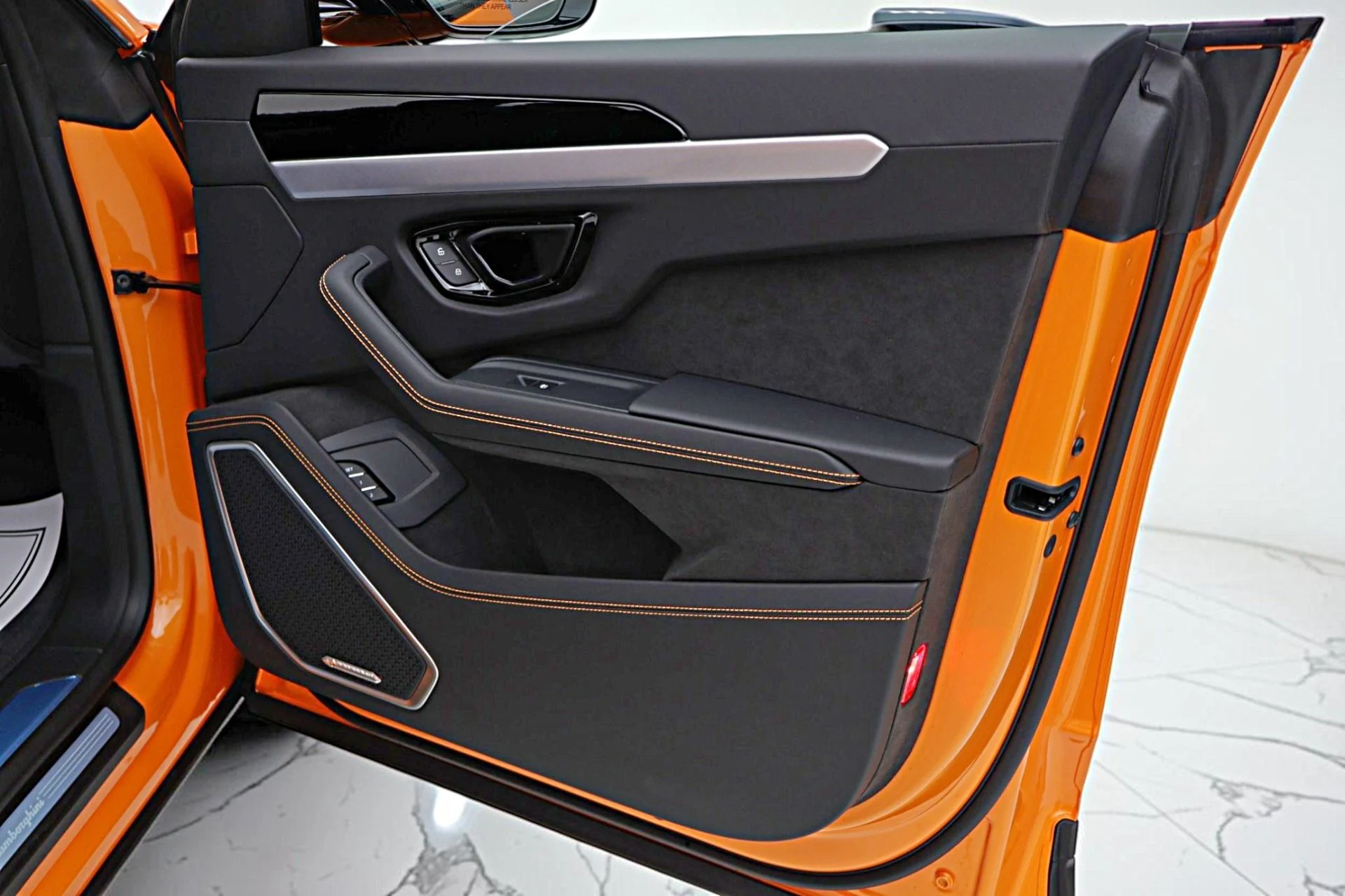 mph039_2623271600_New_2026_Lamborghini_Urus_SE_5ab029f415