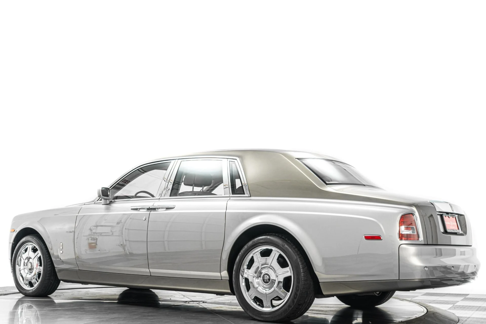 mph039_2640490744_Used_2007_Rolls_Royce_Phantom_Two_Tone_Exterior_and_Interior_Chromed_Wheels_1782334657_b08e3295eb