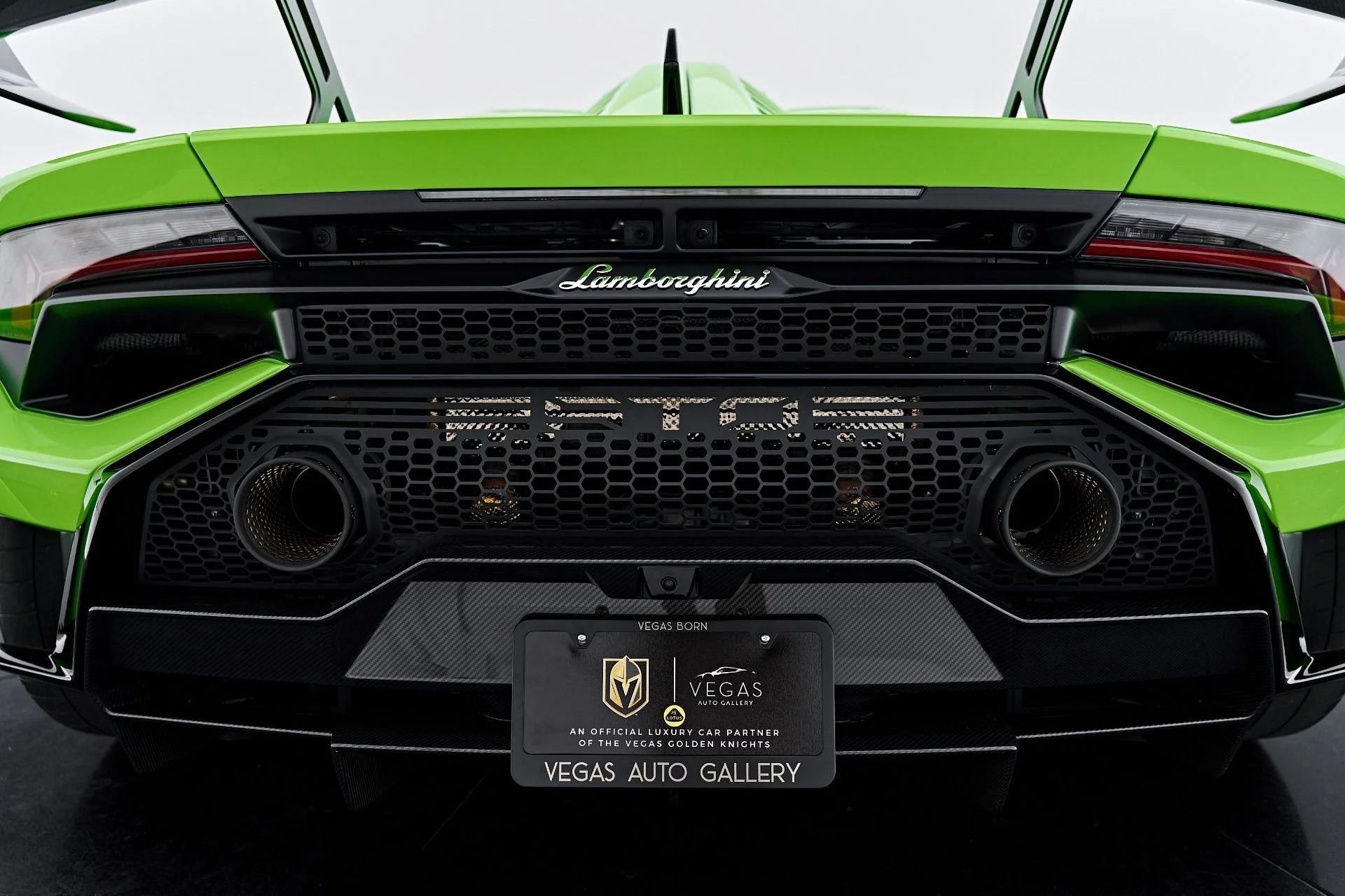 mph039_26454099_Used_2024_Lamborghini_Huracan_STO_Base_1791998242_86b2d59513