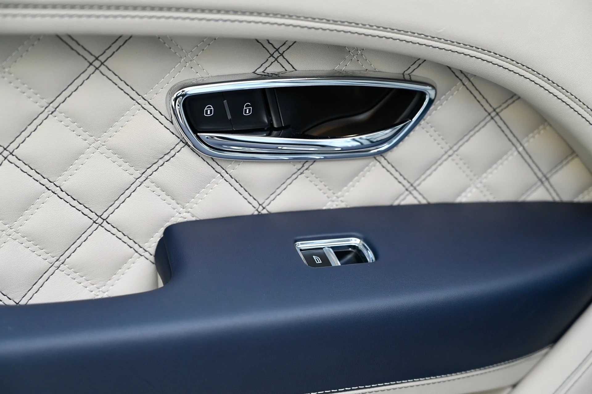 mph039_2662164963_64c4800405cc48289a9d6c0e77970bba_adfe4b387f