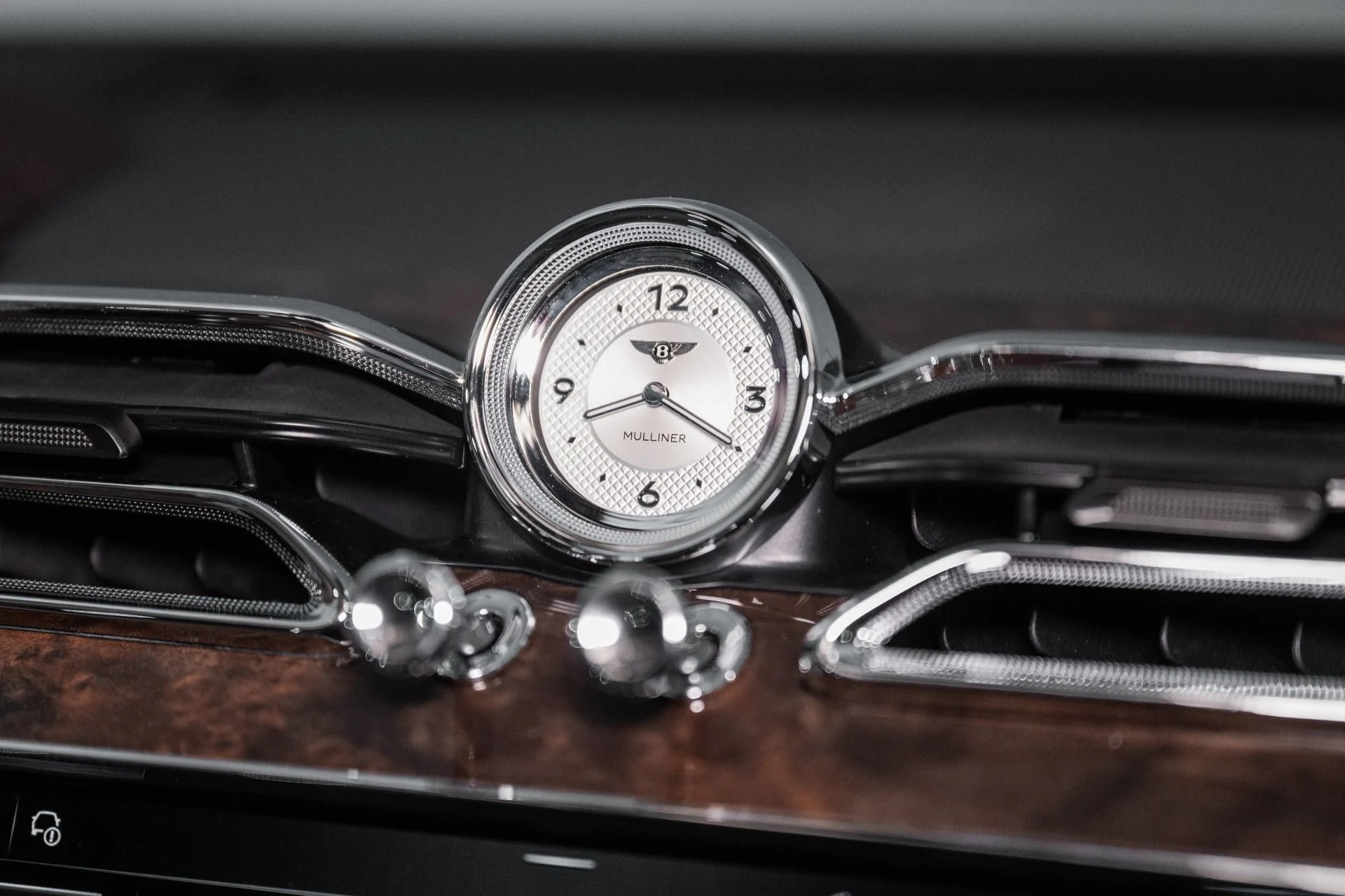 mph039_2664707452_Used_2025_Bentley_Bentayga_EWB_Mulliner_V8_1762964457_e24cbd3497