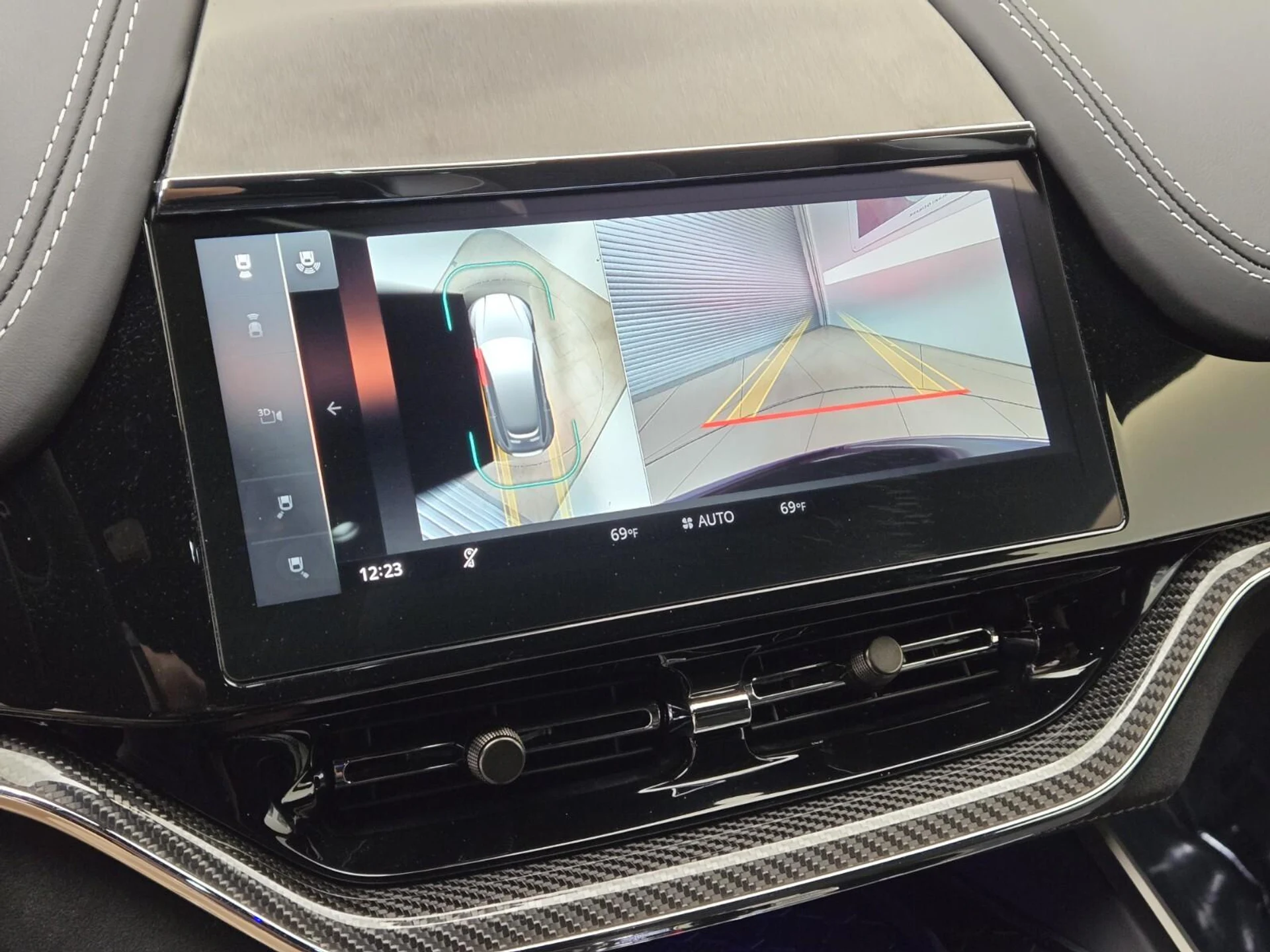 mph039_2673403761_New_2026_Aston_Martin_DBX_S_1776143678_031e2dc198