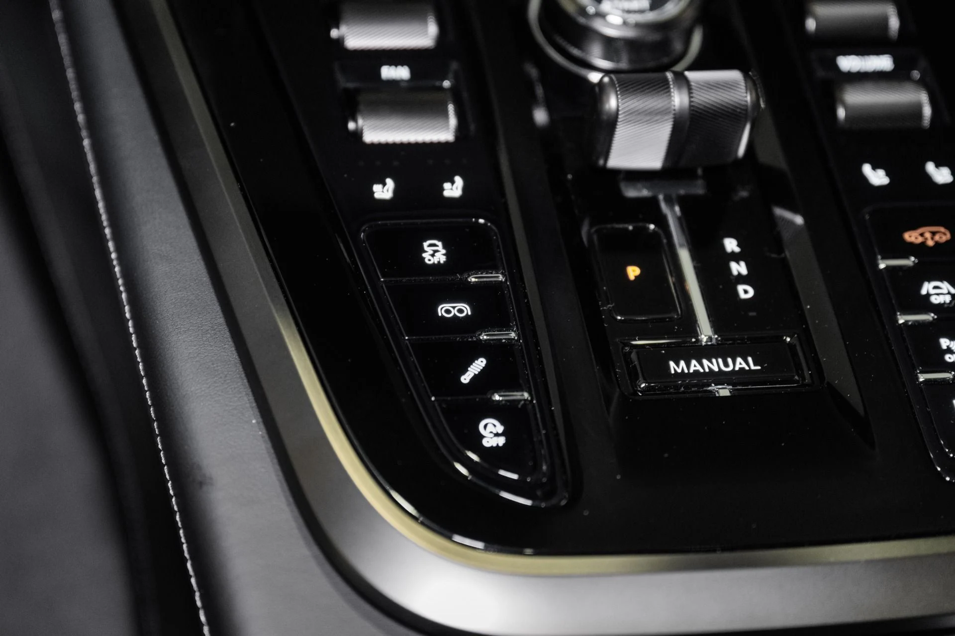 mph039_2673846482_New_2026_Aston_Martin_DBX_S_1778681789_3f6c29829b