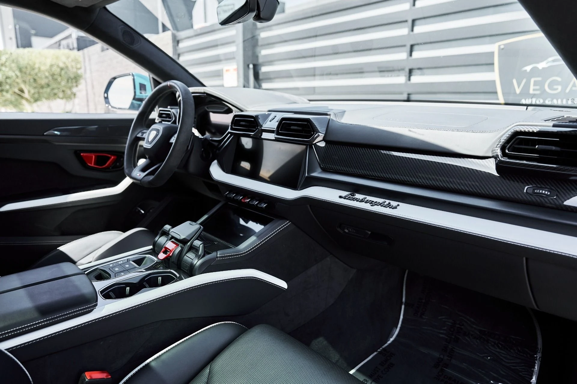 mph039_2675637055_Used_2025_Lamborghini_Urus_SE_1781314231_3abddae352