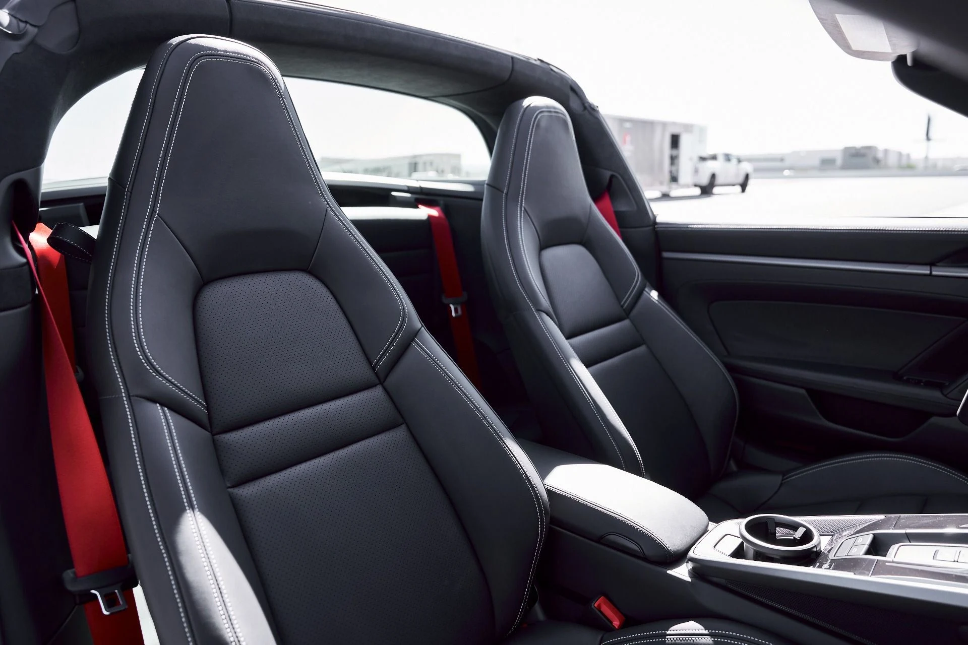 mph039_2678134620_Used_2026_Porsche_911_Targa_4_S_1772843256_ce1690a4be