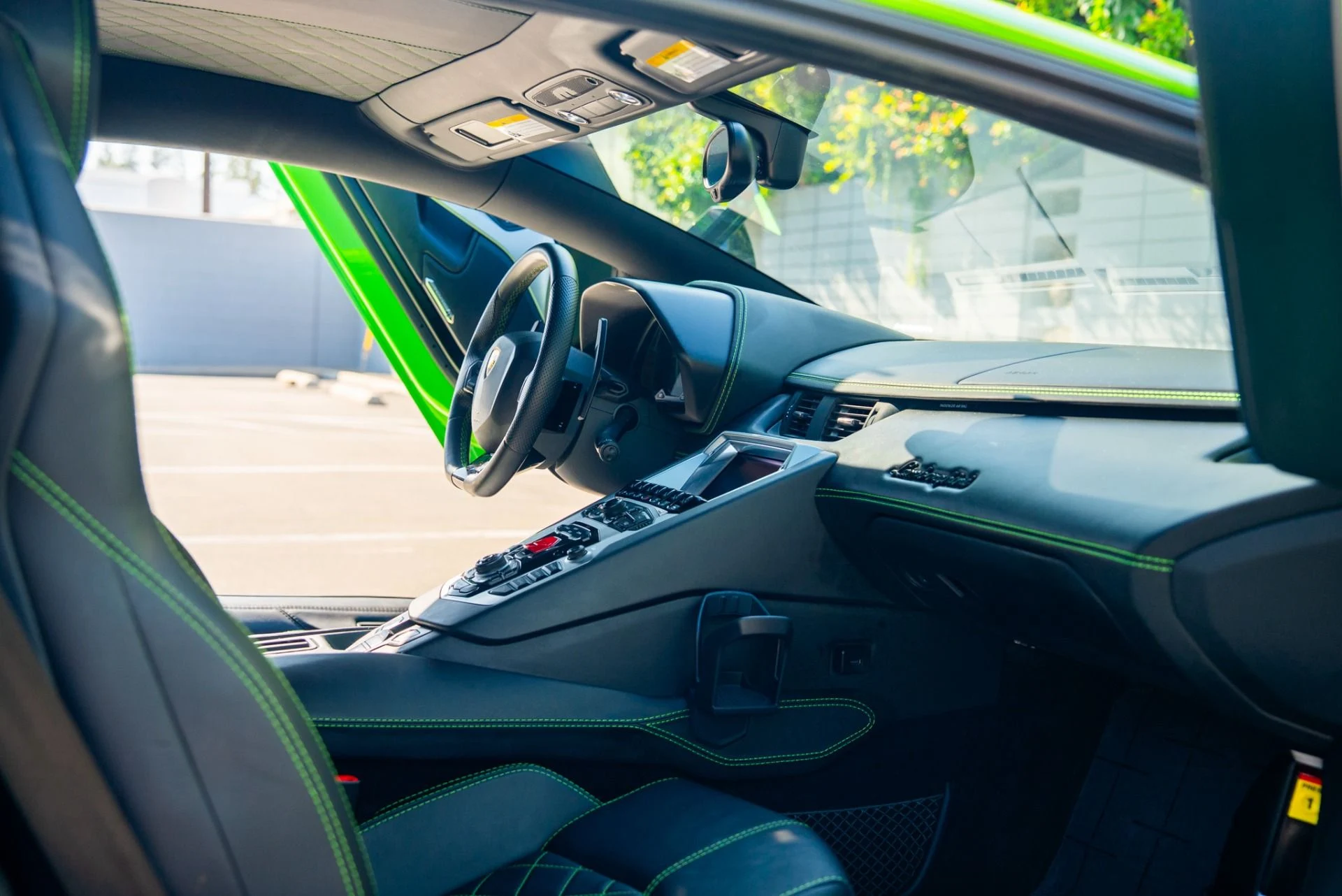 mph039_268309240_Used_2018_Lamborghini_Aventador_LP_740_4_S_1762289338_cb7ee86ece