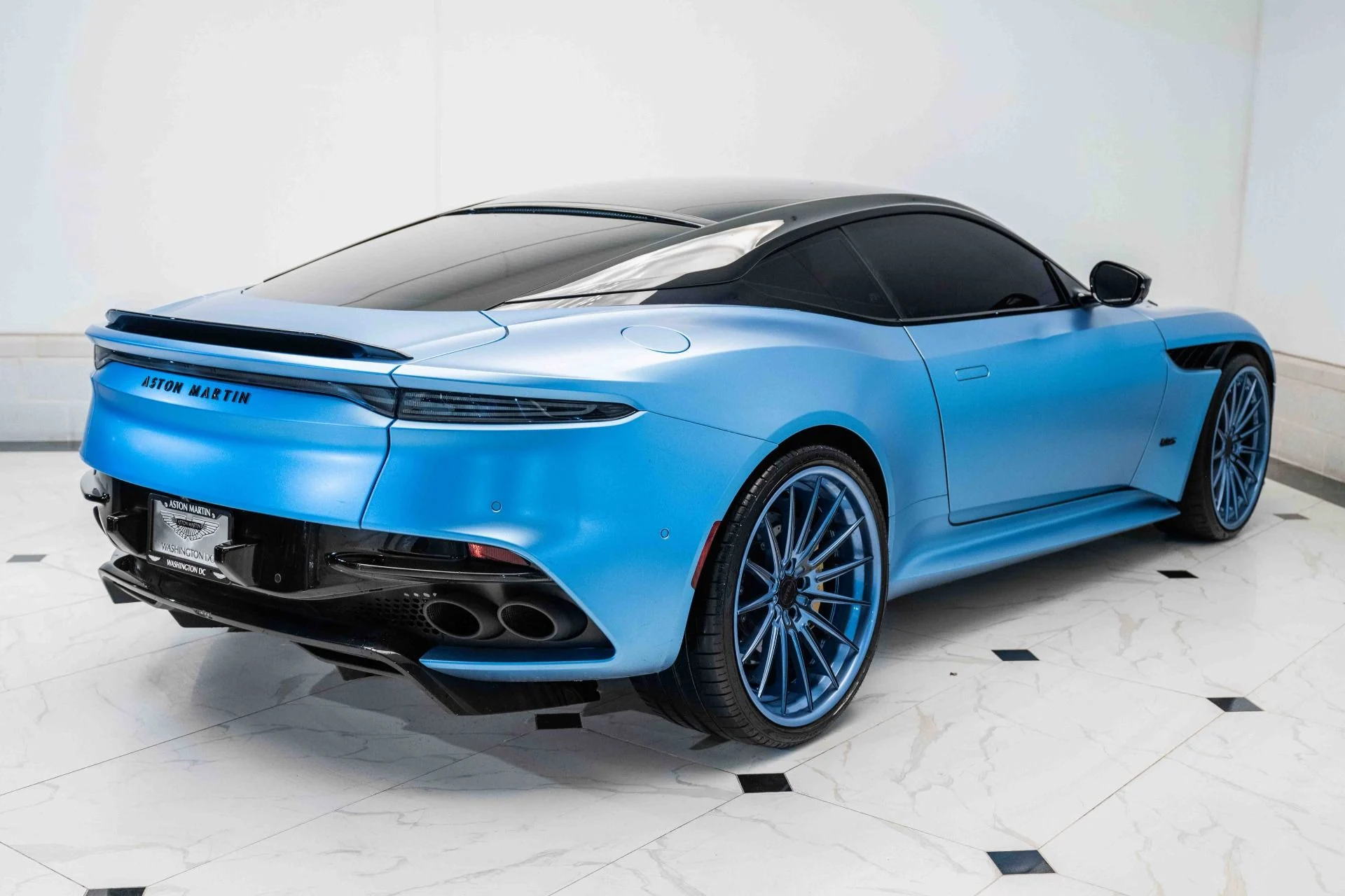 mph039_2689236651_Used_2019_Aston_Martin_DBS_Superleggera_1726670802_02c1e7ab8f