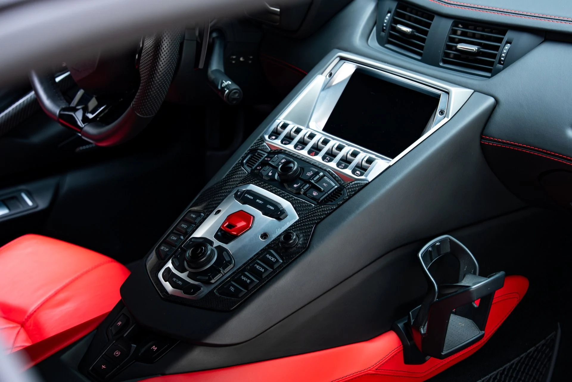 mph039_2707903675_Used_2015_Lamborghini_Aventador_LP_700_4_1778261715_4b12f8eb5a