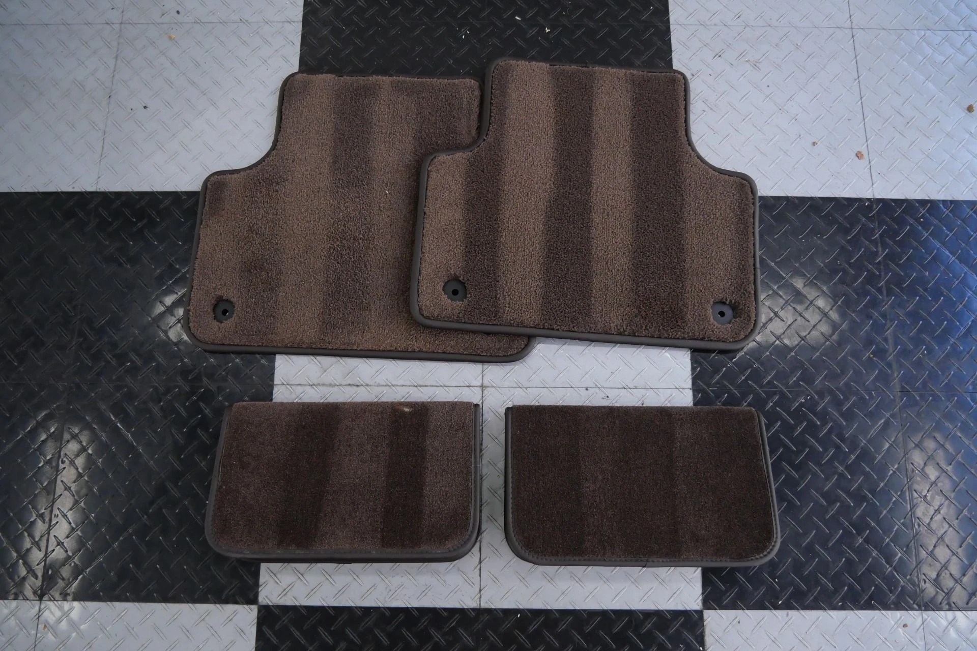 mph039_2711207897_Used_2017_Bentley_Bentayga_W12_Four_Seat_Comfort_Specification_with_Rear_Console_1776956660_5c2aab9ac1