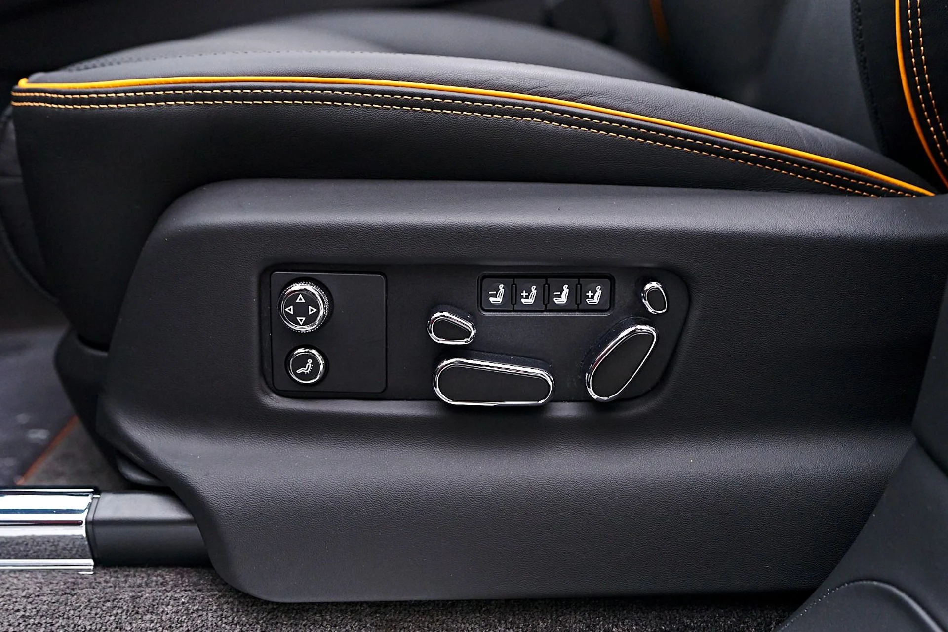 mph039_271317467_Used_2025_Bentley_Bentayga_S_Black_Edition_1738363048_d72ab249fa