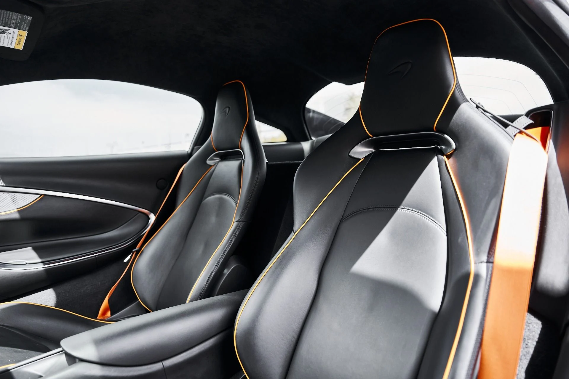 mph039_2715045054_Used_2024_Mc_Laren_Artura_1775583373_31f61bf348