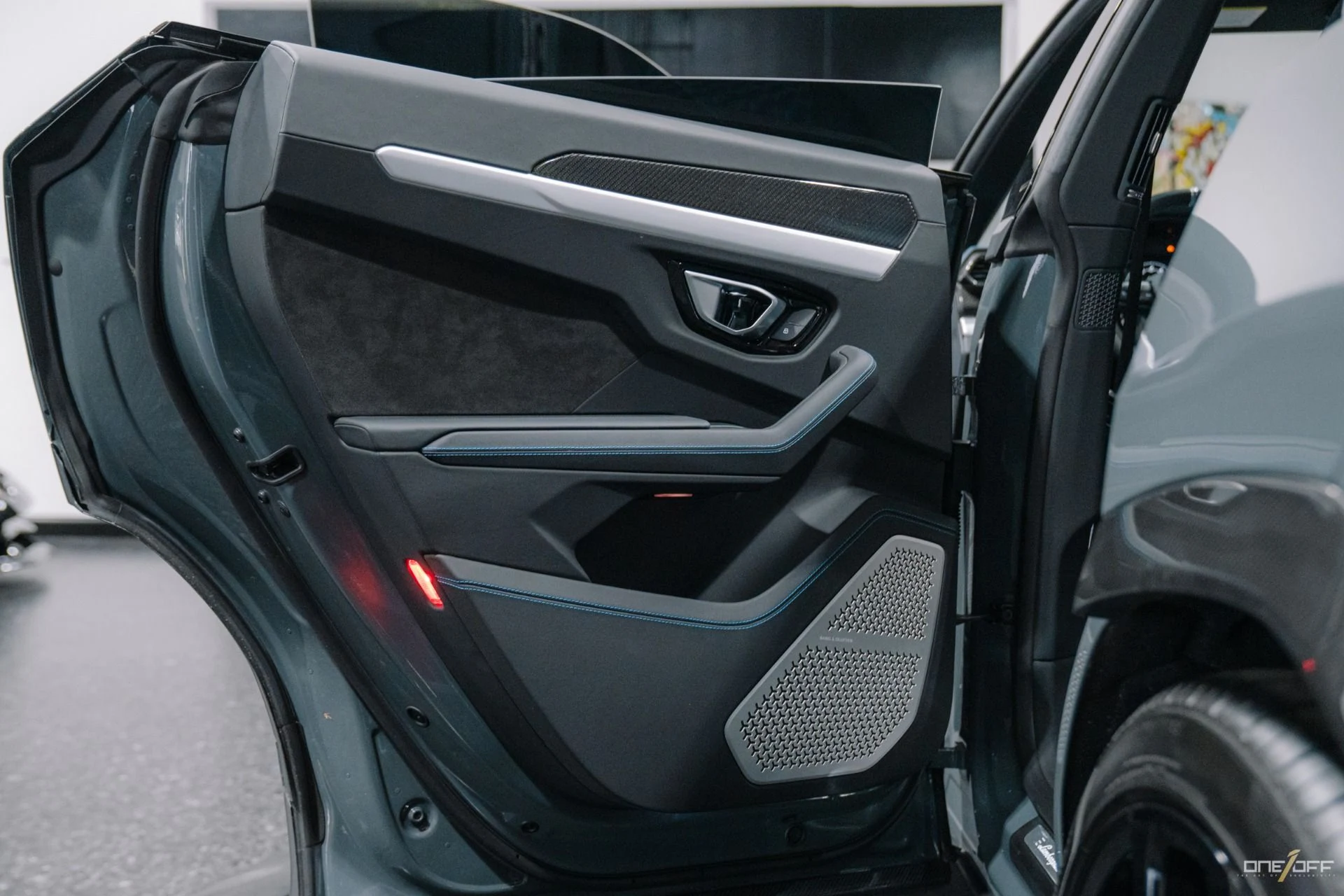mph039_2715219599_Used_2022_Lamborghini_Urus_306_K_MSRP_ALL_Carbon_Grigio_Telesto_Paint_1752782699_0d3d4c2cf7
