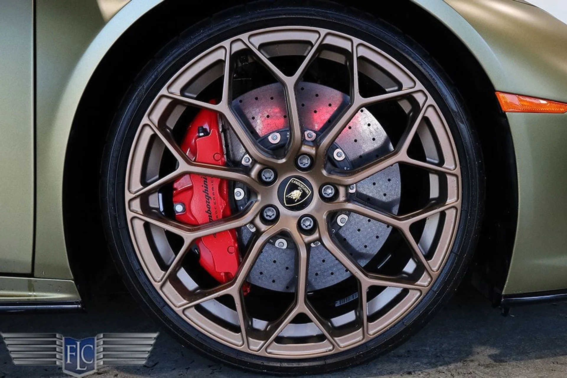 mph039_2718069625_used_2022_lamborghini_huracan_evo_spyderrwd_9689_22989823_40_1024_55f0cd483f