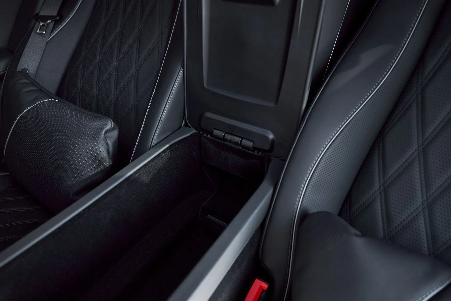 mph039_2718517591_Used_2024_Mercedes_Benz_GLS_Maybach_GLS_600_1766882835_fca7e512c8