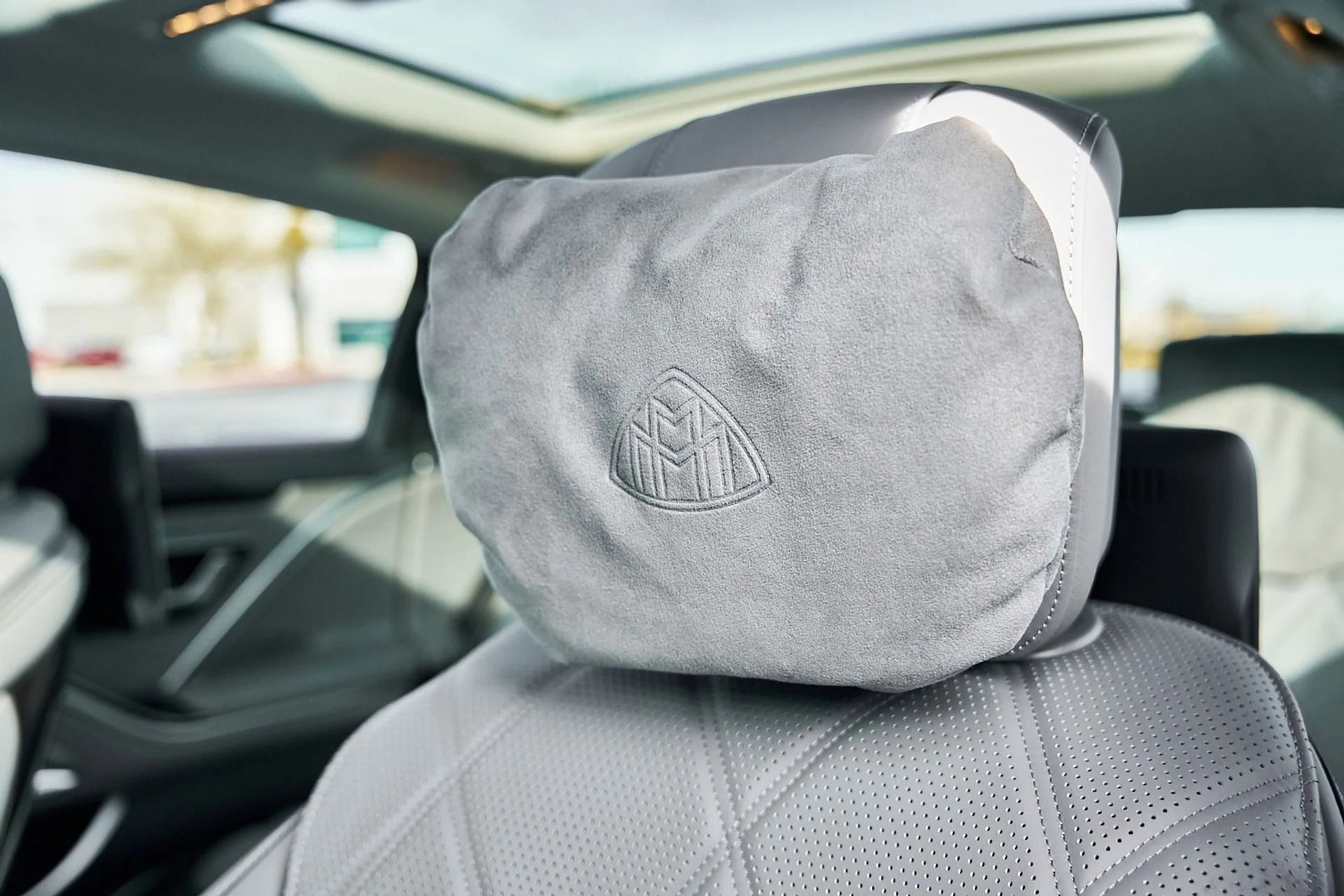 mph039_2720706866_Used_2021_Mercedes_Benz_S_Class_Maybach_S_580_1771643109_ded8f62000