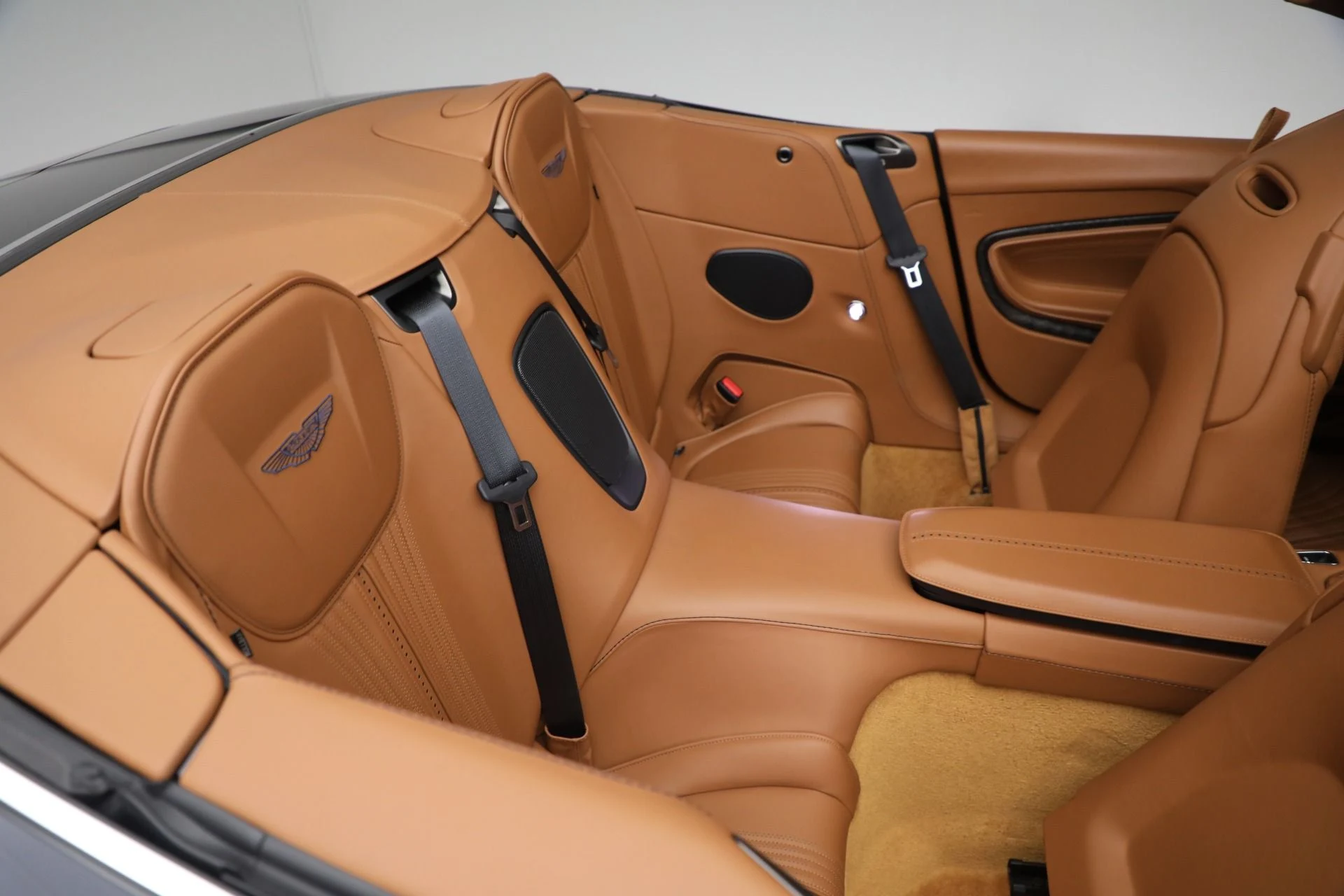mph039_2724374966_Used_2022_Aston_Martin_DB_11_Volante_cbe132bbf0