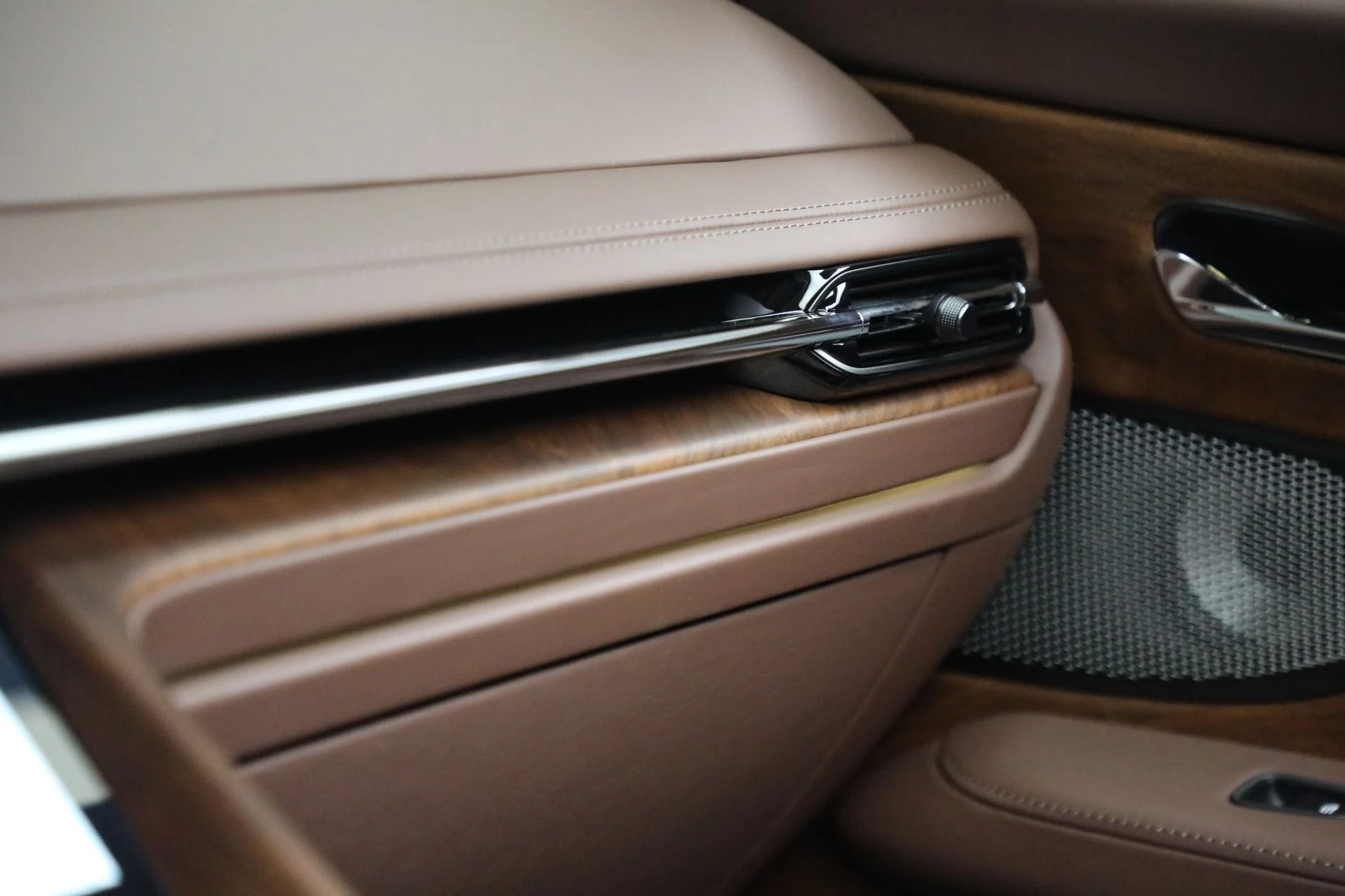 mph039_2732110266_New_2026_Aston_Martin_DB_12_Volante_421fcd3845