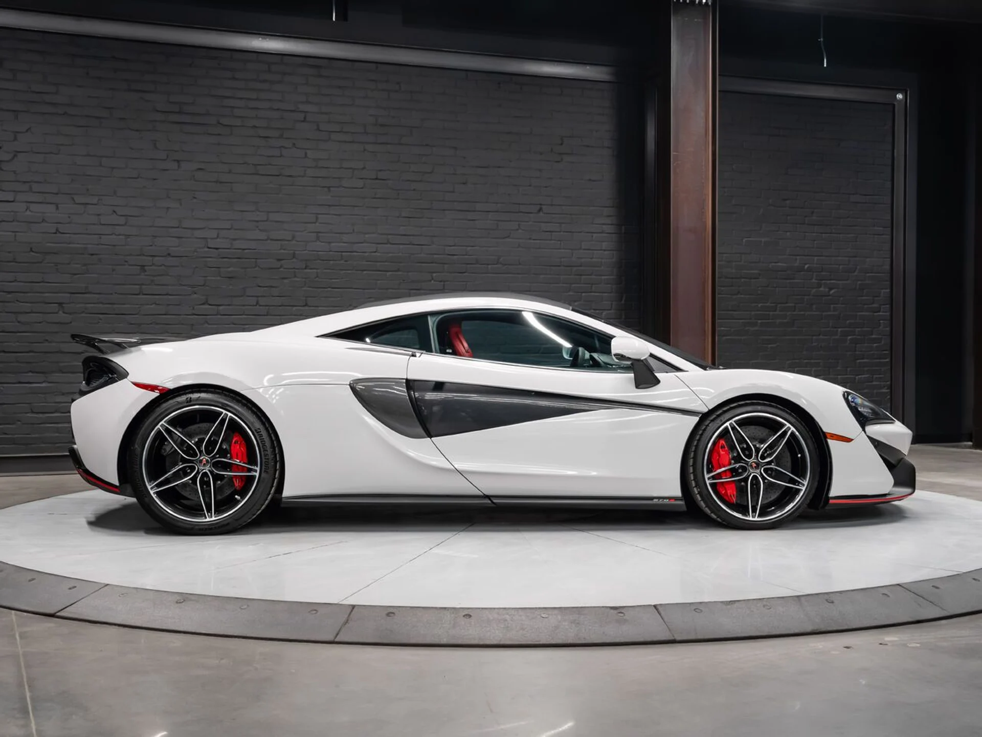 mph039_2741689559_mclaren_570s_2017_f34bf21b91