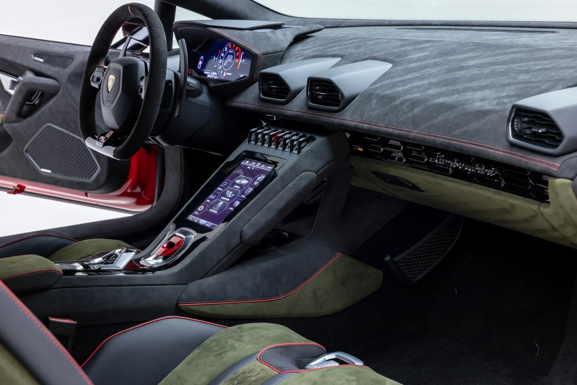 mph039_2762510_Used_2024_Lamborghini_Huracan_Sterrato_1765391926_93f4a731e1