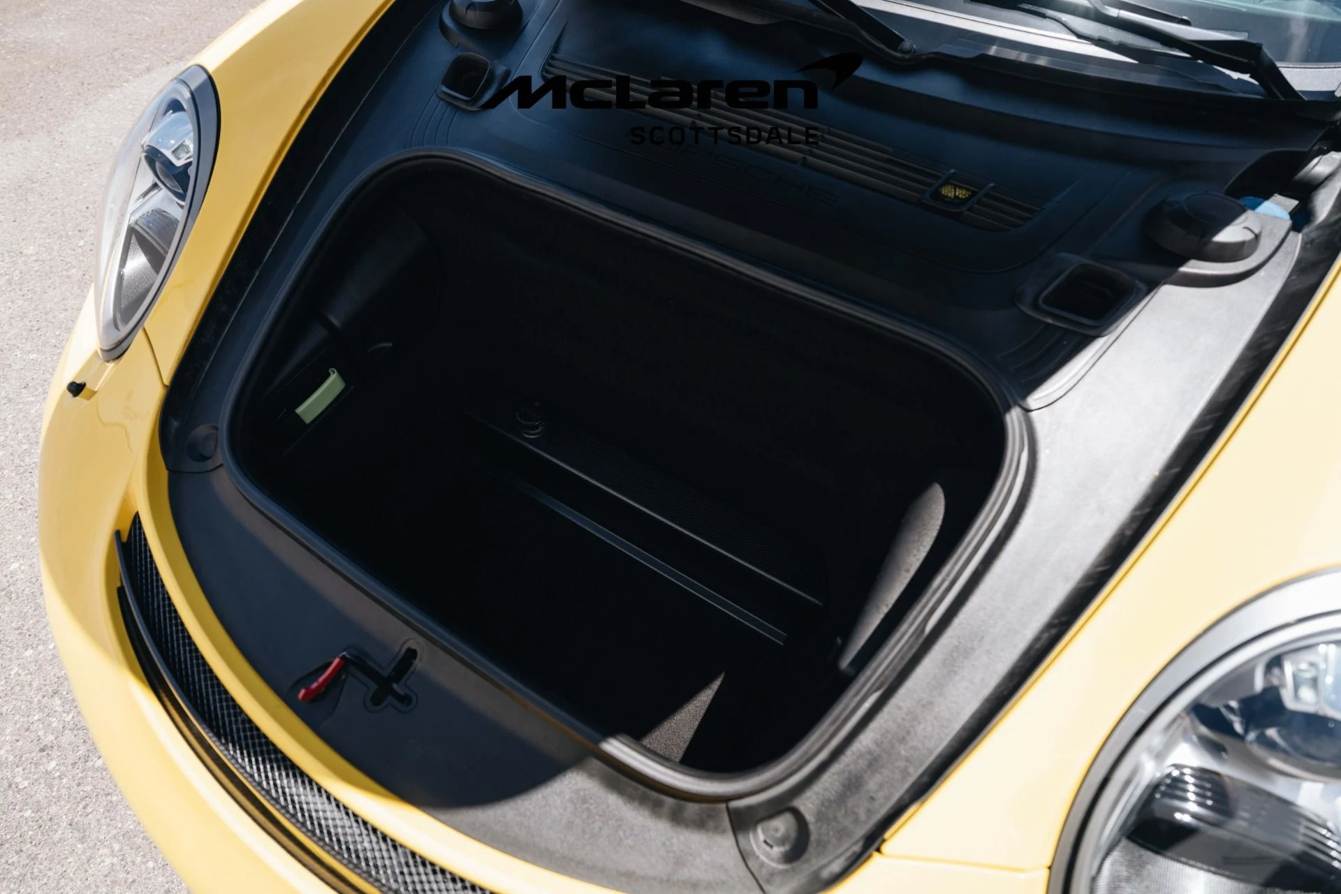 mph039_2766909730_Used_2018_PORSCHE_911_GT_2_RS_1746157712_e39eb91807