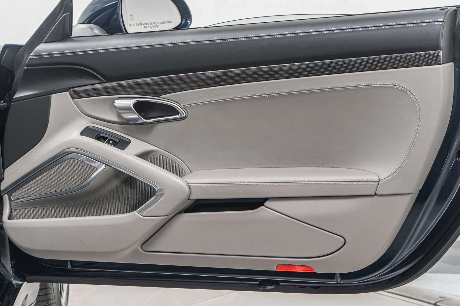 mph039_2772589581_Used_2015_Porsche_911_Turbo_S_Cabriolet_1754336206_5b592c80ba