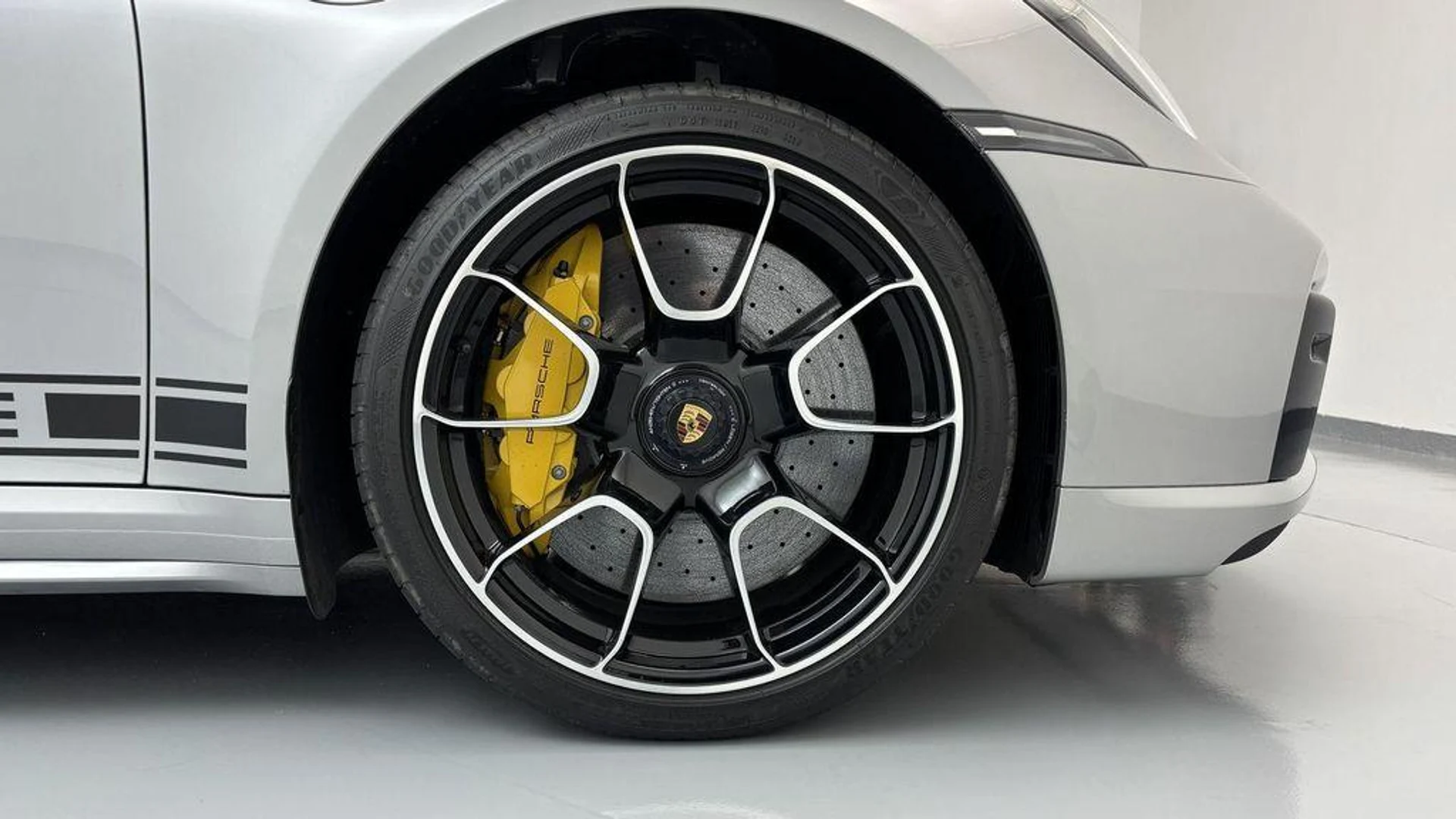 mph039_2797670704_WU_Rwzz_Ulz_Igzp9x_U2_B_Ug_Za6_Ti_QA_9f9347299f