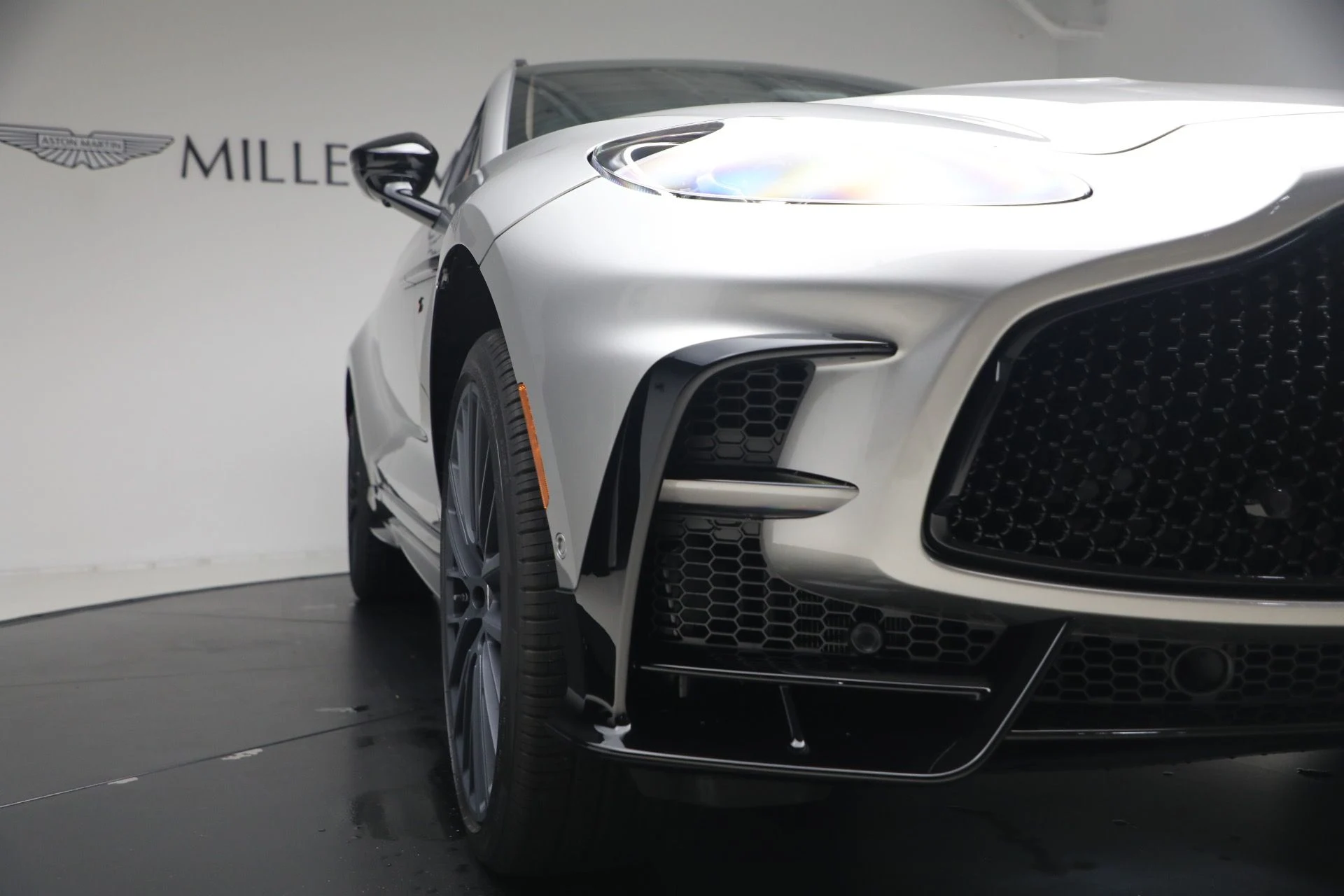 mph039_2802454704_New_2026_Aston_Martin_DBX_S_1765053352_ca25fce730