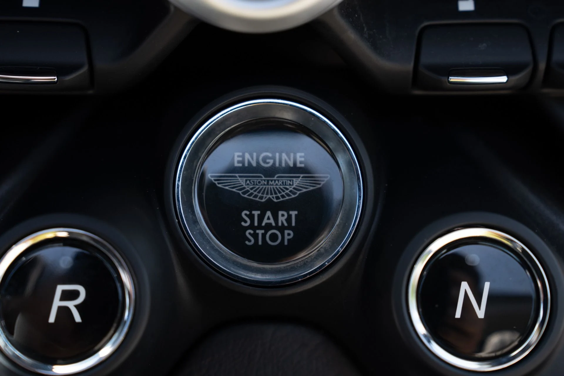 mph039_2807018049_Used_2021_Aston_Martin_Vantage_1781043643_0fae22915d