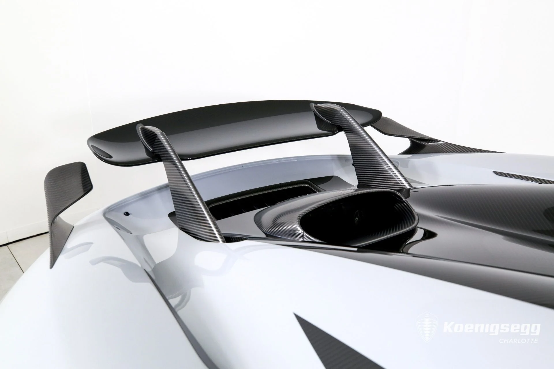 mph039_2837555370_Used_2020_KOENIGSEGG_REGERA_1761057076_bd5d43f9d0
