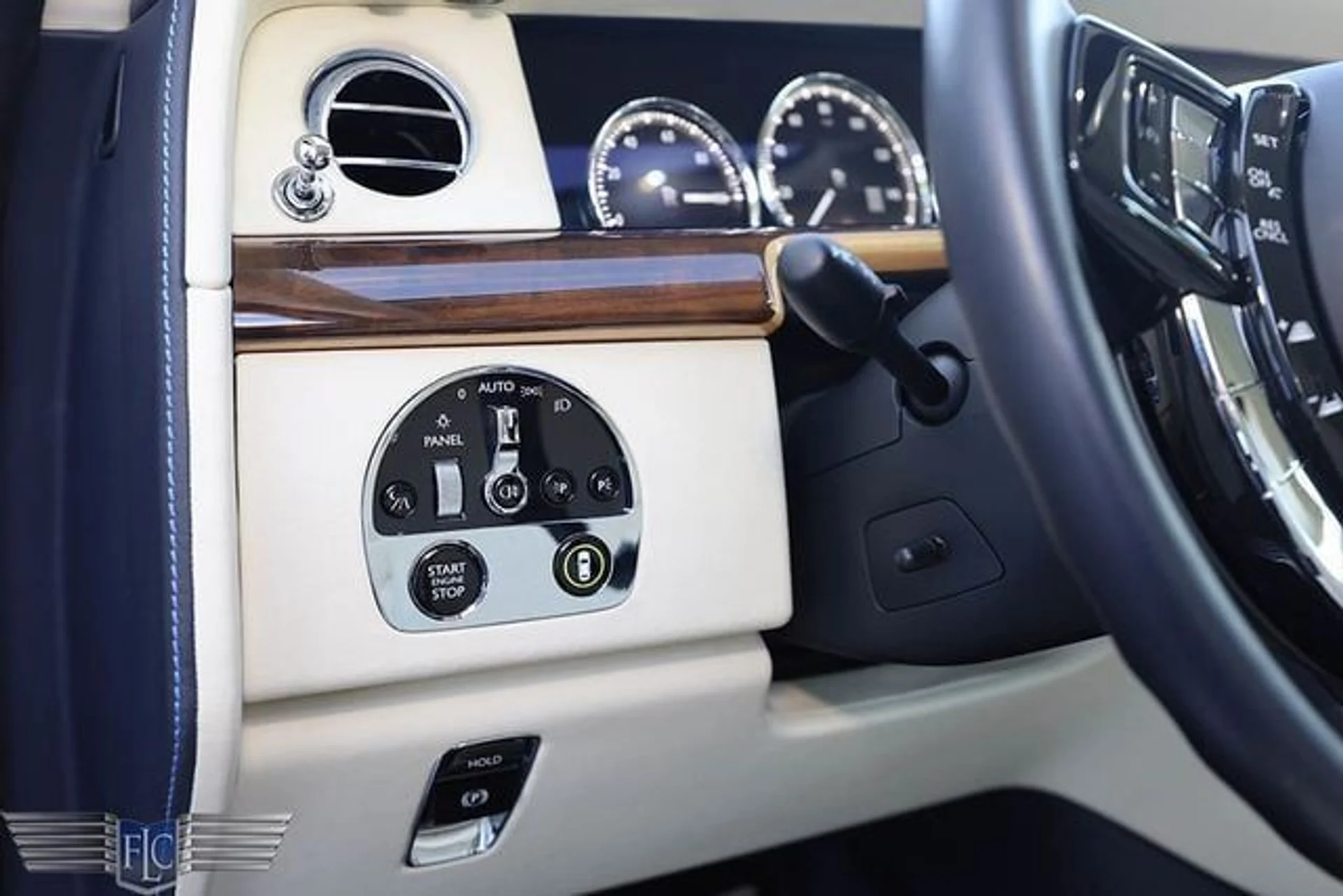 mph039_2838686187_used_2018_rolls_royce_phantom_sedan_6305_22718398_44_640_c7ae453109