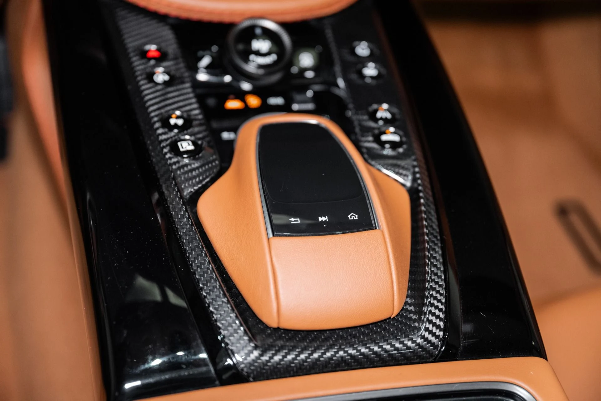 mph039_2851214445_Used_2023_Aston_Martin_DBX_707_1753453751_46e4383298