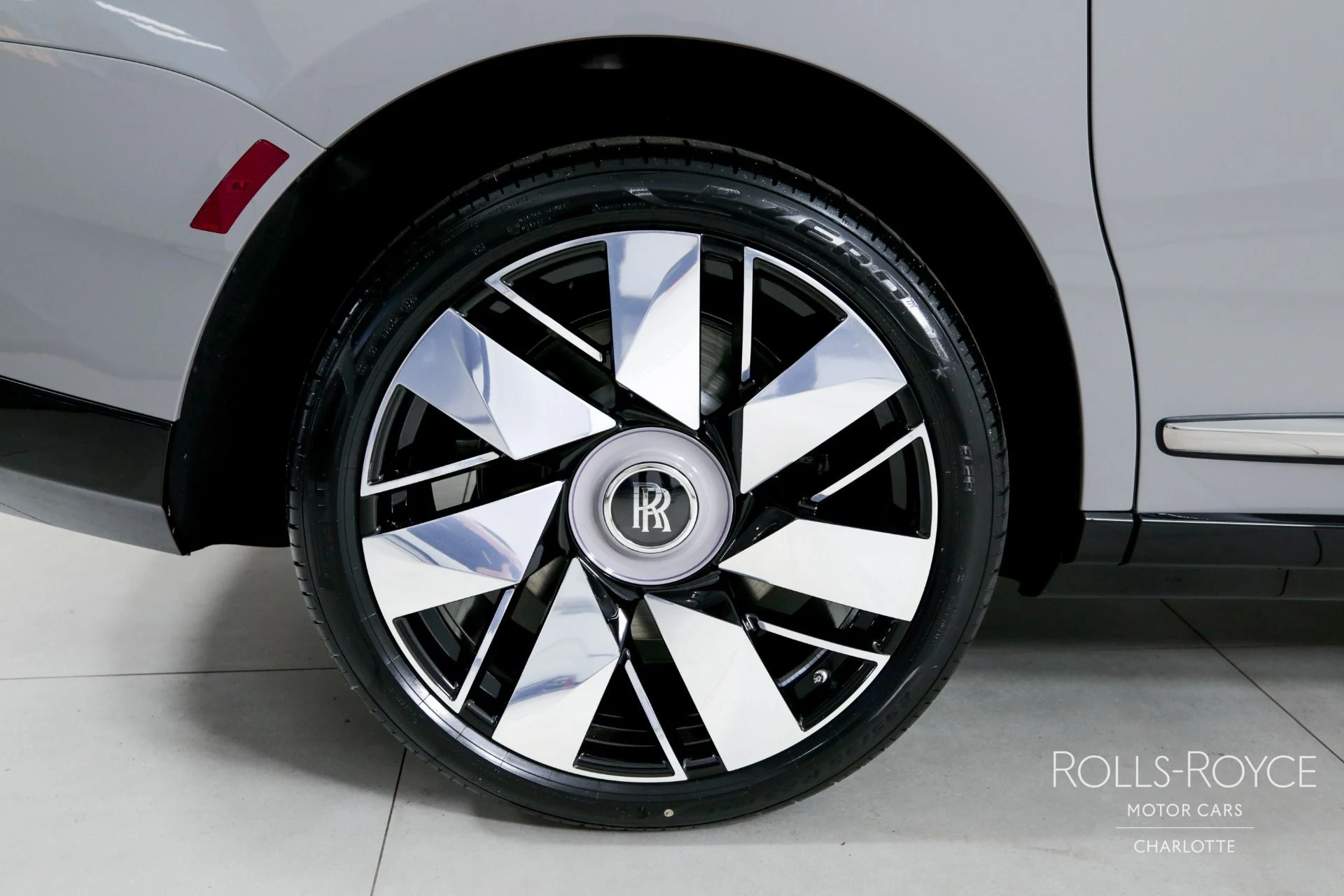 mph039_2852245867_Used_2025_Rolls_Royce_Cullinan_1734039433_c892f68716