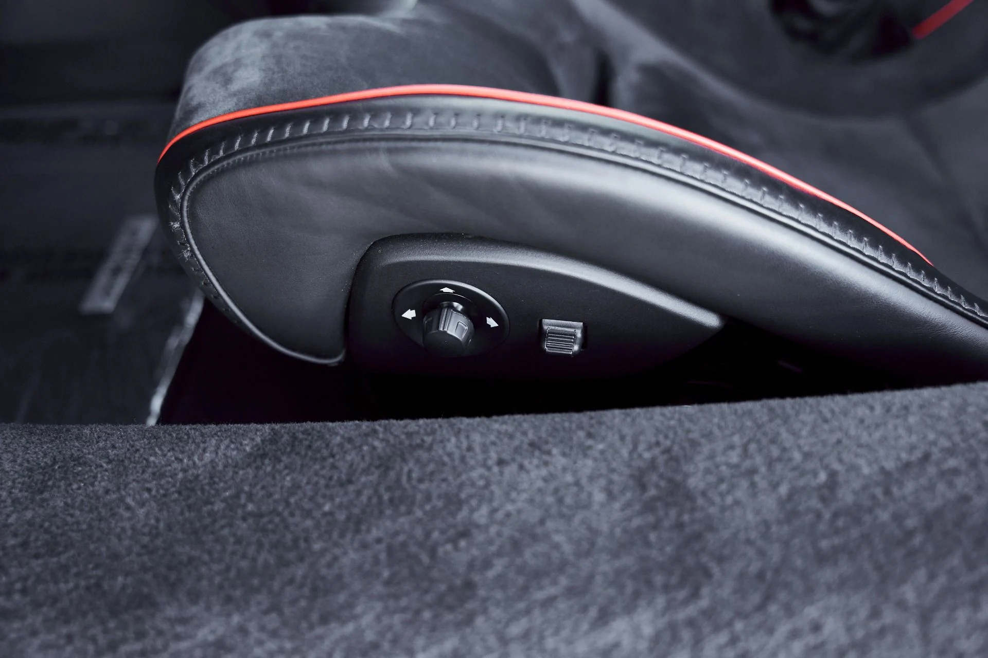 mph039_2854332722_Used_2023_Mc_Laren_Artura_1773773926_94cf879656