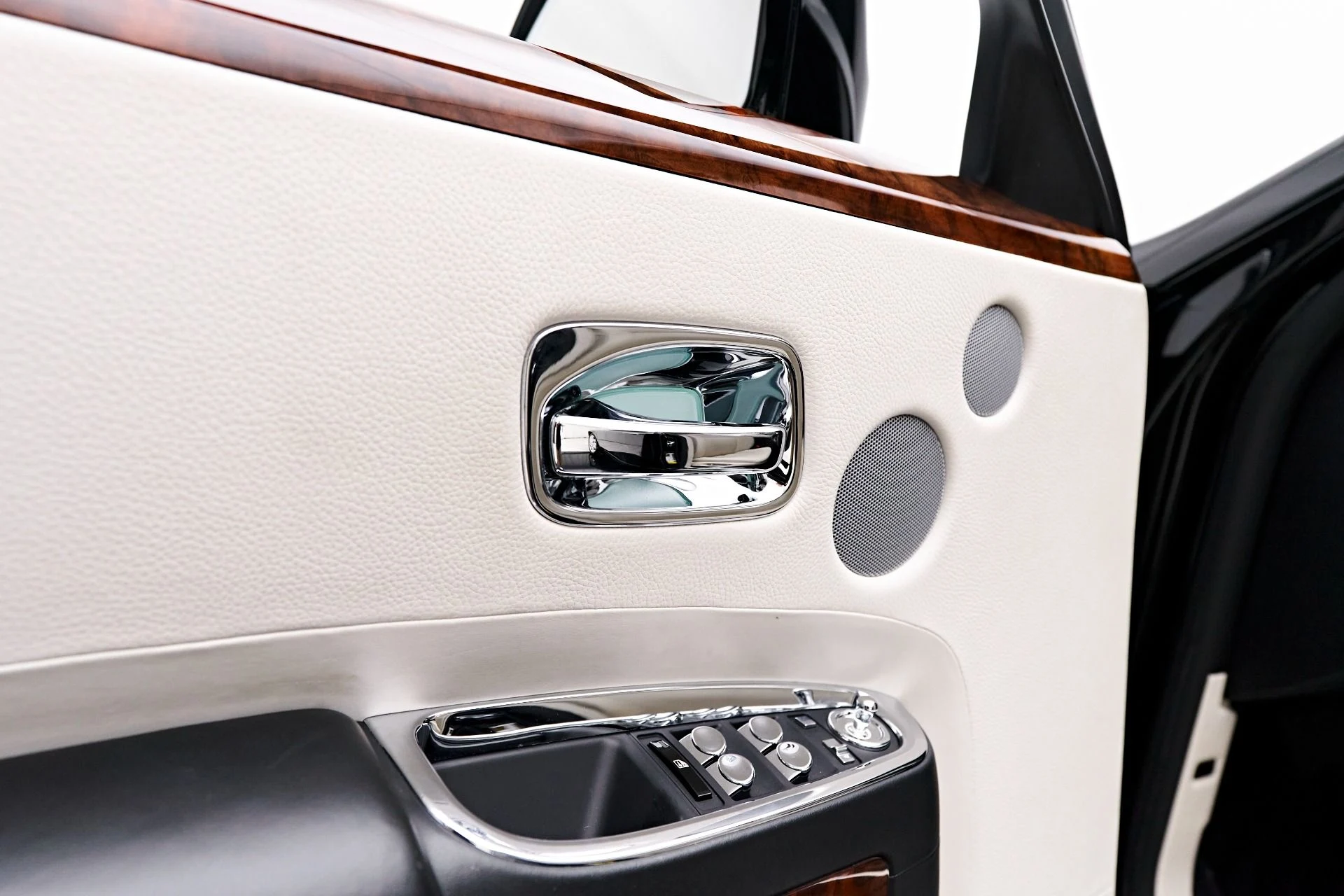 mph039_2859871424_Used_2012_Rolls_Royce_Ghost_Base_1690494640_ced422343f