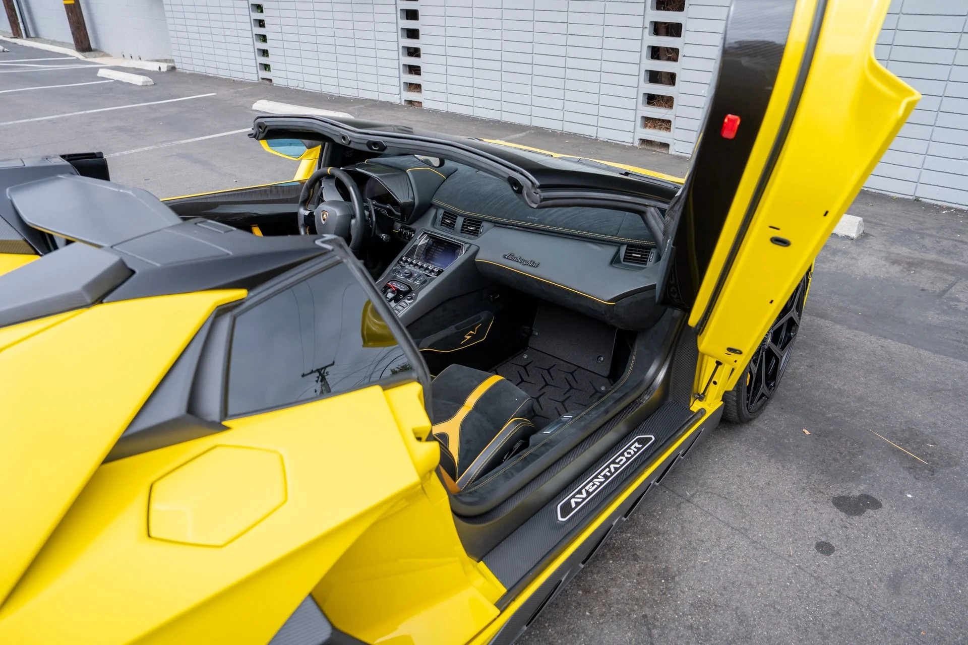 mph039_2863619881_Used_2016_Lamborghini_Aventador_LP_750_4_SV_1750783391_b912480f4f